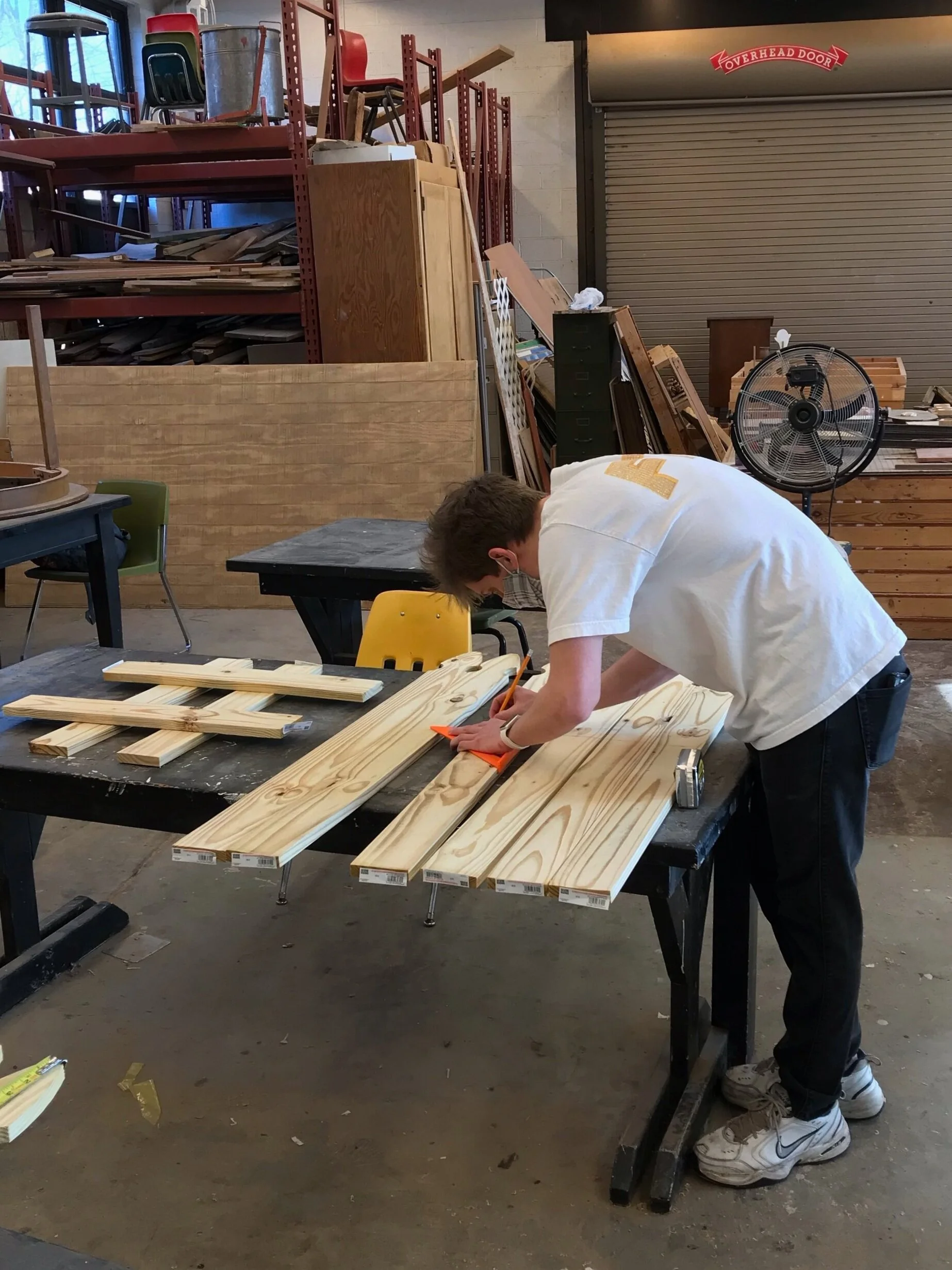 Radford Students Help With Decorations 