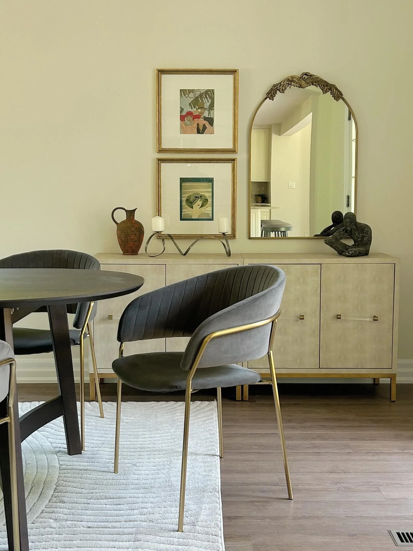 When neutrals start flirting with gold ✨