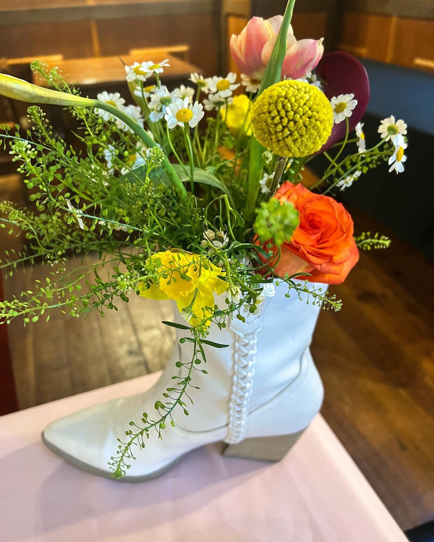 These boots are made for walking!&hellip;.and floral arrangements 🤍🌼
&bull;&bull;
Did you know that Katalina Co. also offers floral arrangements? Owner, Katelyn O&rsquo;Donel, received her bachelors degree from Texas A&amp;M University in Horticult