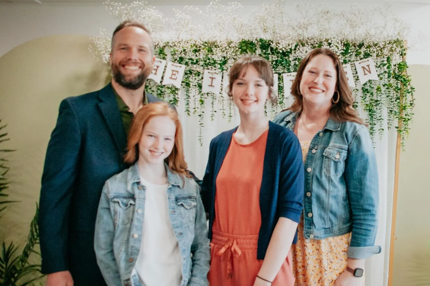 Easter at King&rsquo;s Church 🤍

What a beautiful Sunday celebrating our Resurrected King with so many families, friends, and first-time guests. We are so thankful for every person who came and for the hope, joy, and new life we have in Jesus.

He i