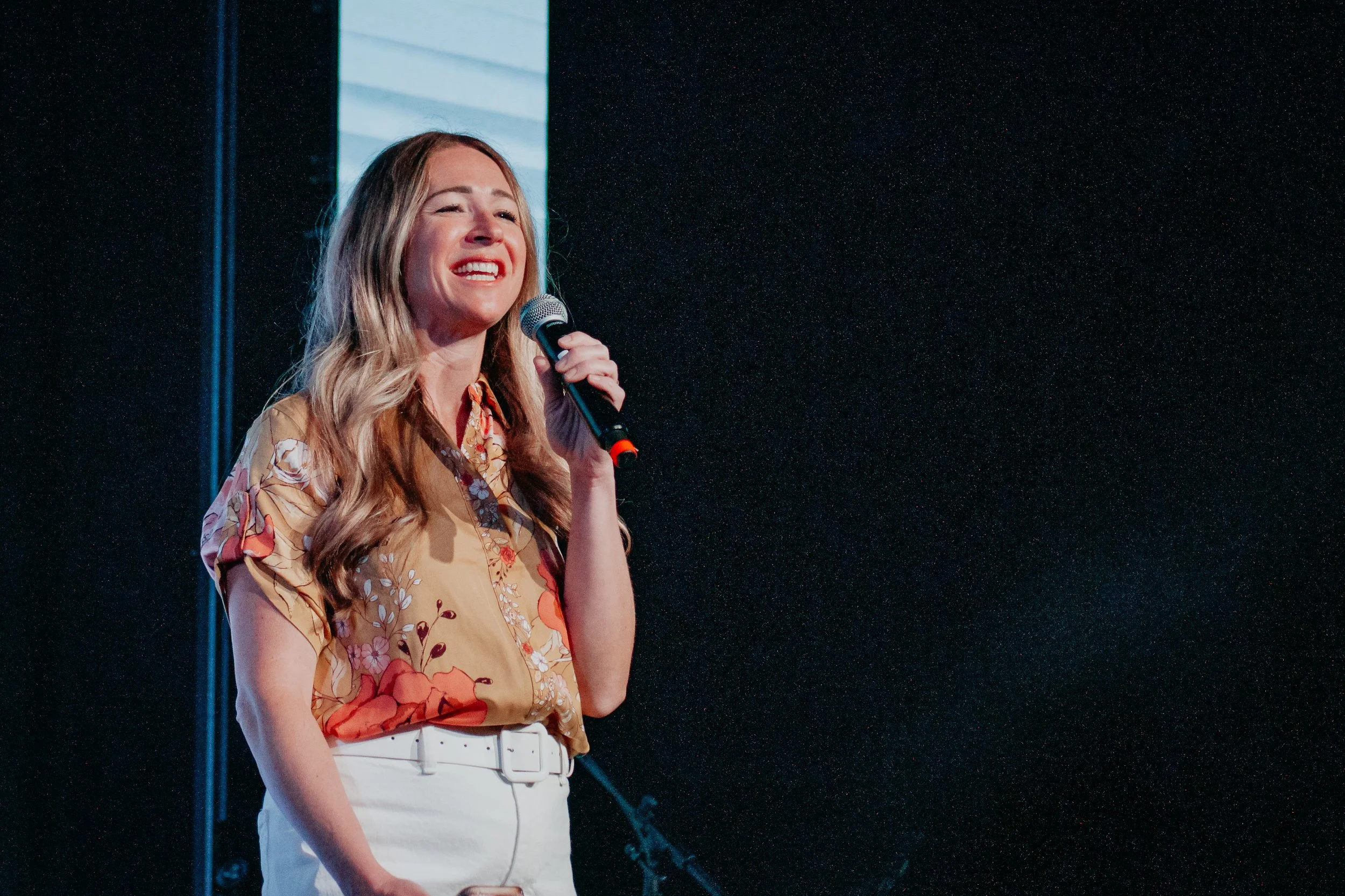 Mother’s Day Prayers for Moms: 7 Powerful Prayers to Encourage Her
