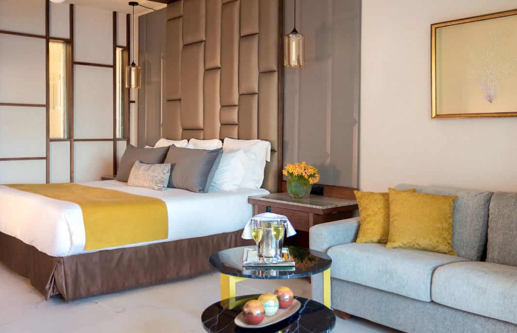 Preferred Club Jr. Suite King Bed.png