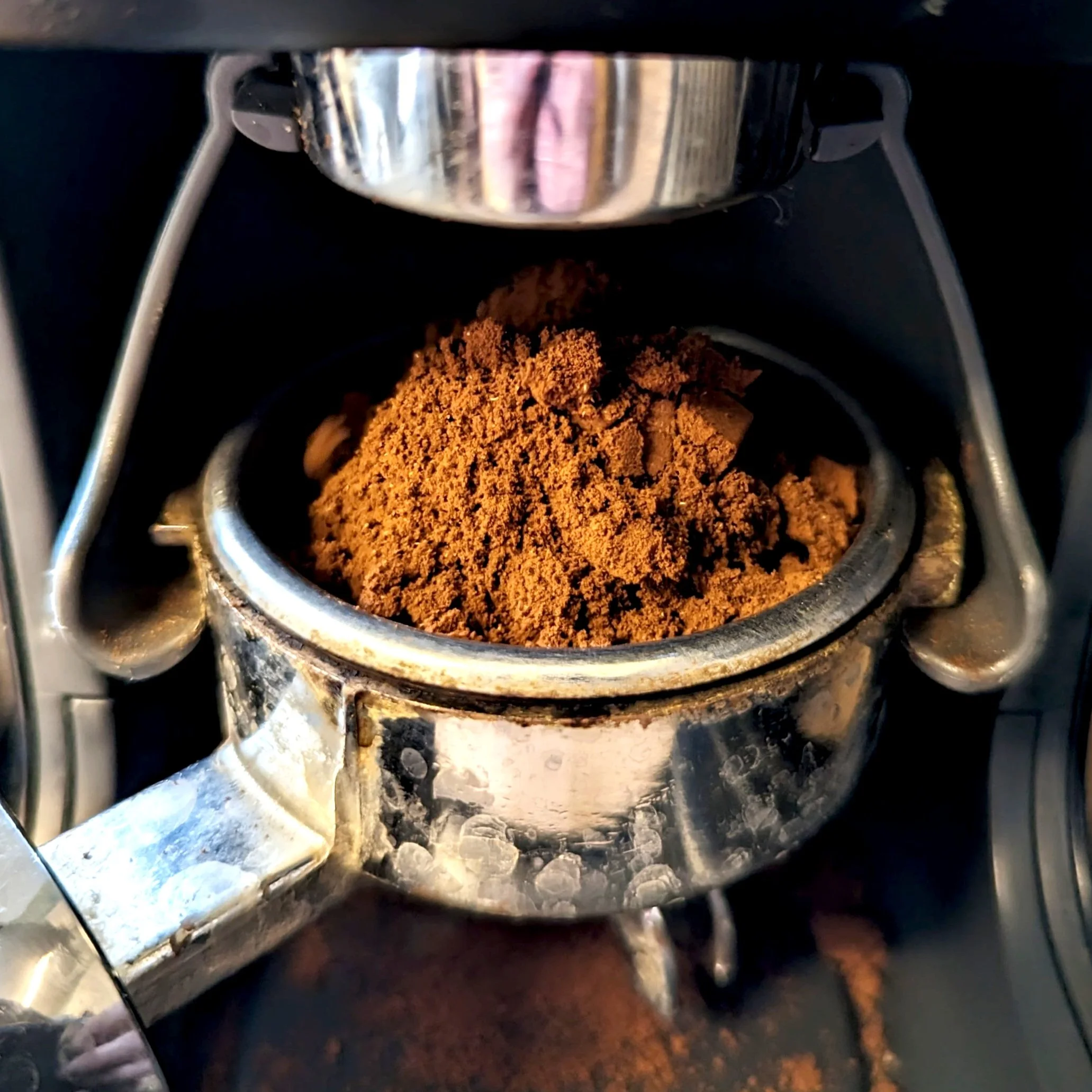Should You Spray Your Coffee Beans Before Grinding? Home Coffee Tips