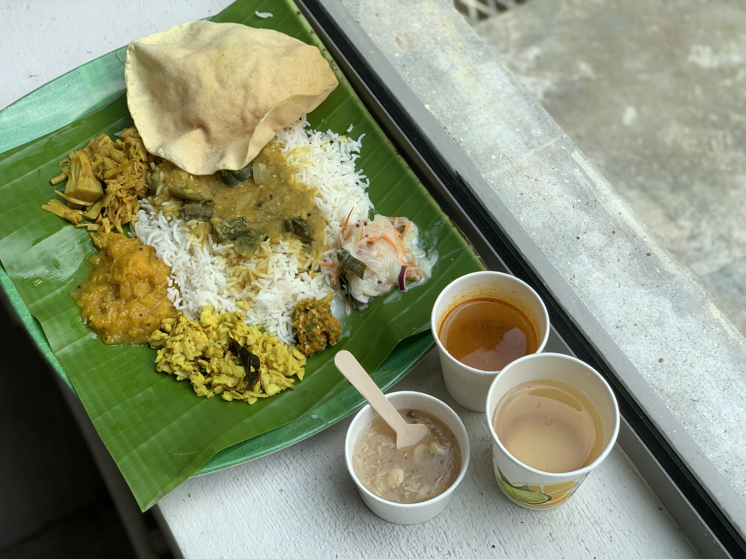 古老的印度教经文告诉我们，一顿均衡的饭包含了arusuvai，即六种基本味道:inippu(甜)、pulippu(酸)、oovaruppu(咸)、kaarppu(辣)、kasappu(苦)和thuvarppu(涩)。