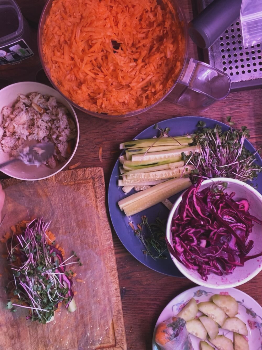 How to eat microgreens?

In spring rolls! 

New recipe video on our youtube channel to see how we do them and our nice mise en place!

#microgreens #springroll #storagecarrots #cilantromicrogreens #sunrootfarm