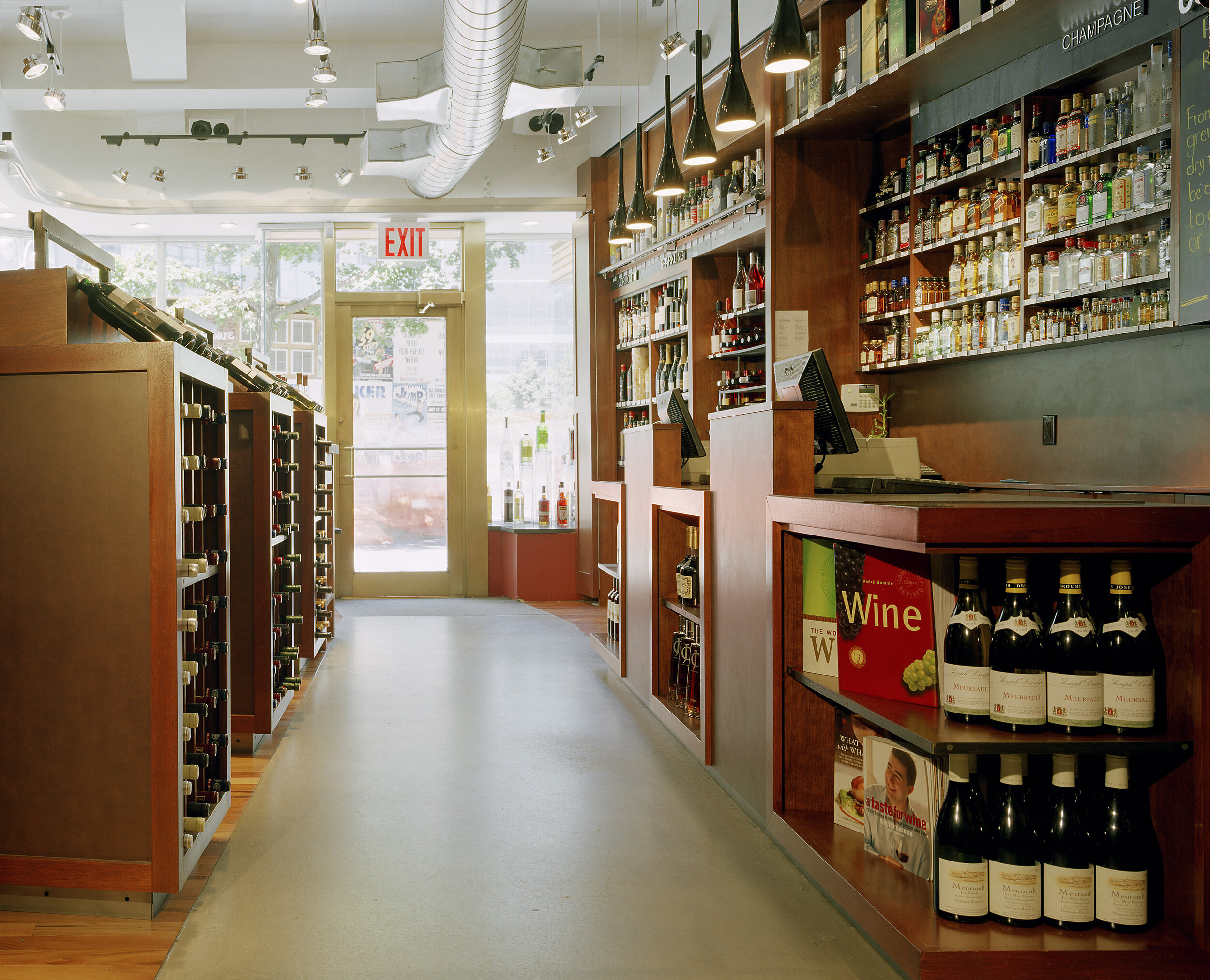 Columbuswine.Frank Oudeman.hallway.jpg