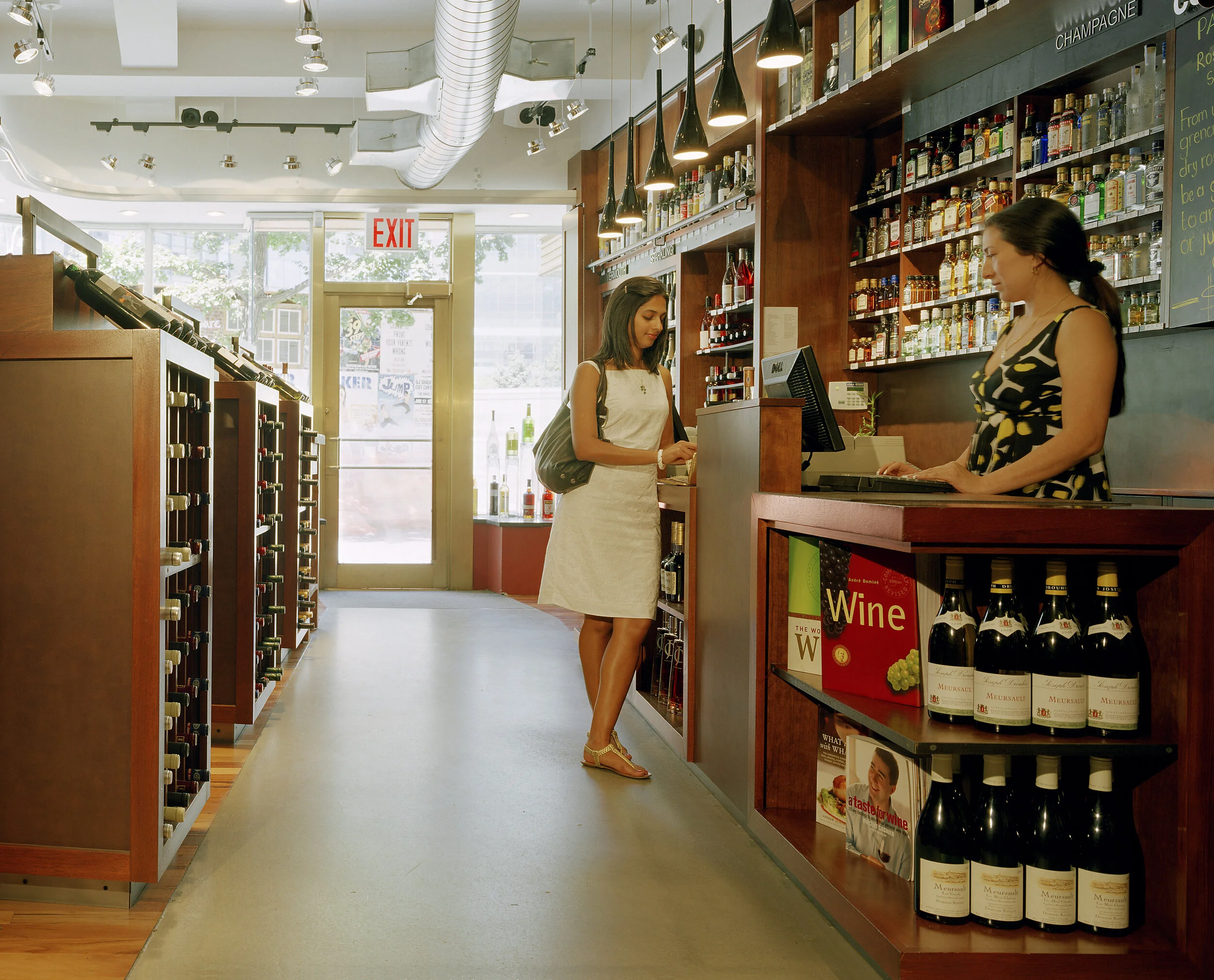 Columbuswine.Frank Oudemanhallway&P.jpg