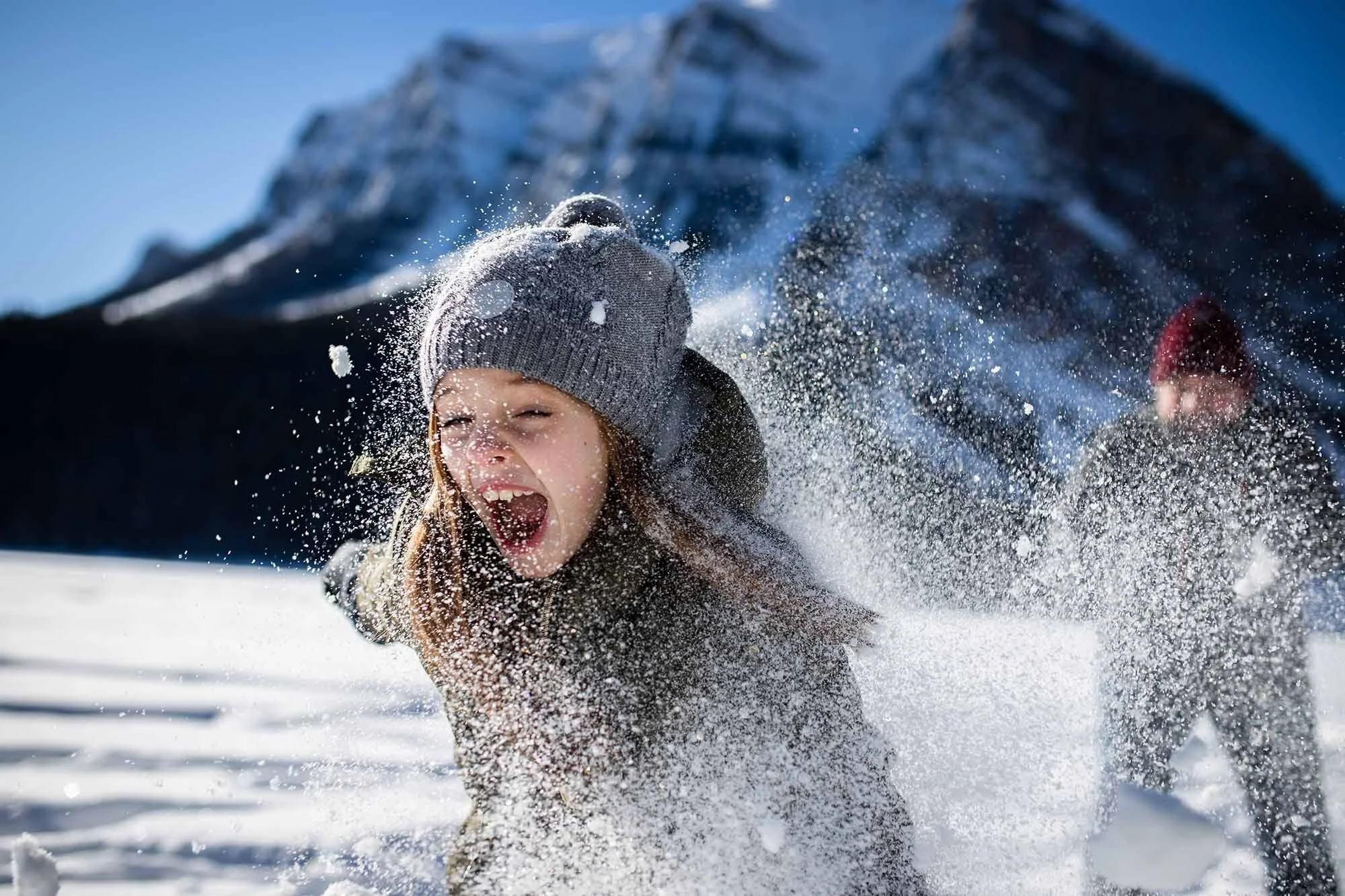 winter_family_lakelouise_hiking_devaaningraham_horizontal_007_web.jpg