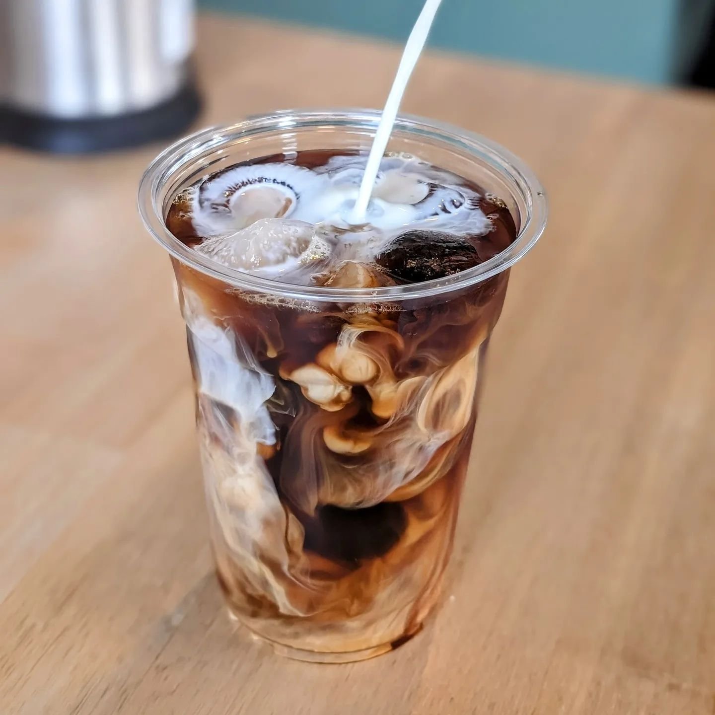 Happy National Cold Brew Day! ☕️ 

Celebrate with our refreshing cold brew, brewed in house with slow-steeped @ugcoffeehouse for a smooth, delicious taste! 

We are here until 2pm serving up your favorite bagel sandwiches and drinks!

Skip the line a