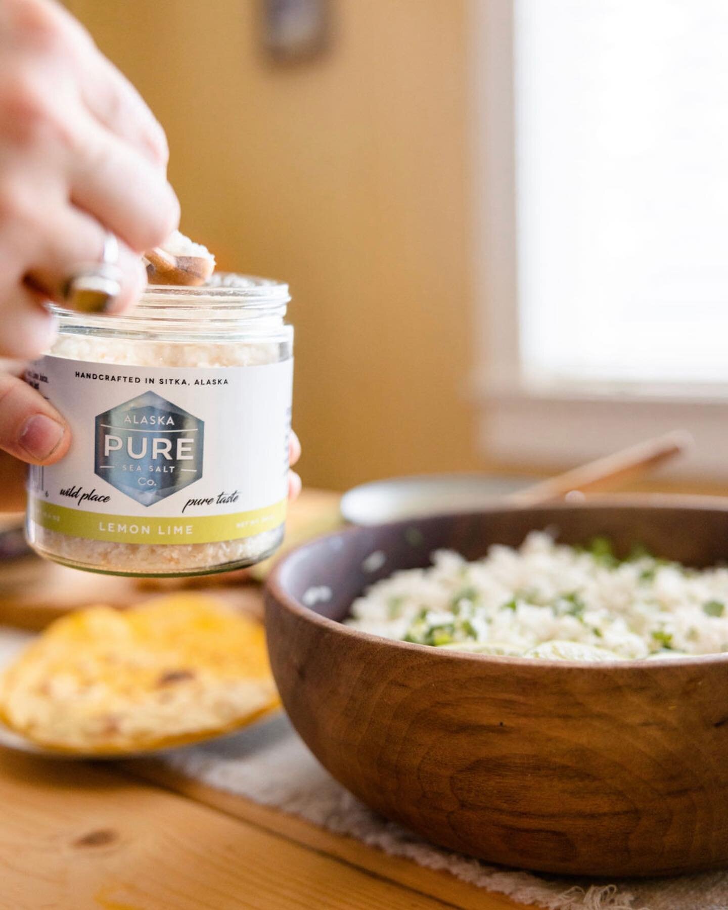 With warmer days arriving, we&rsquo;re waking up our taste buds with our Lemon Lime Flake Salt - a perfect compliment to your favorite fish fillets! Check out @little.sitka.kitchen as she builds her favorite fish tacos 🌮 and don&rsquo;t forget the M