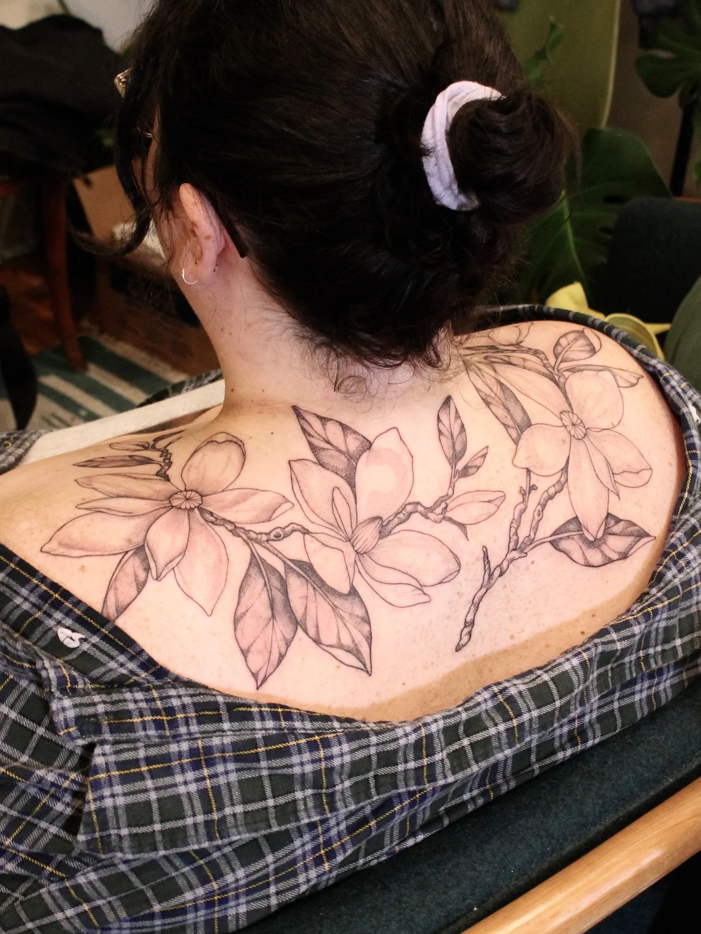 Blooming magnolia neck wreath custom drawn on~ thanks so much @tay.ouellette!!