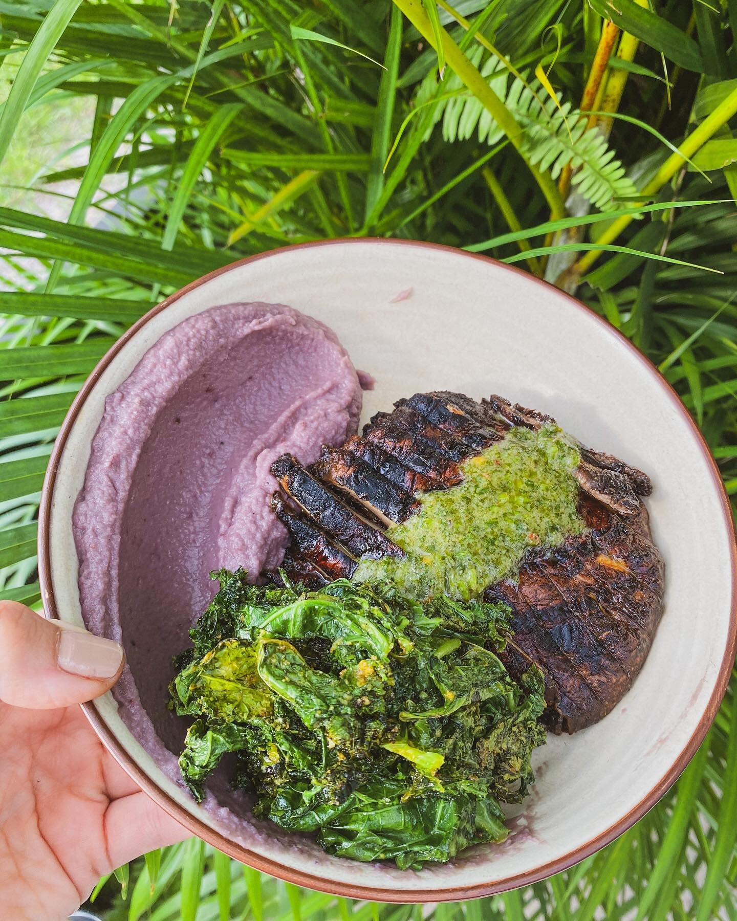 Tonight&rsquo;s dinner was a team work plate of deliciousness. Les marinated and grilled portobello mushroom &ldquo;steaks&rdquo; and topped it with his cilantro chimichurri.  I made a purple turned blue turned back to purple cauliflower + purple swe