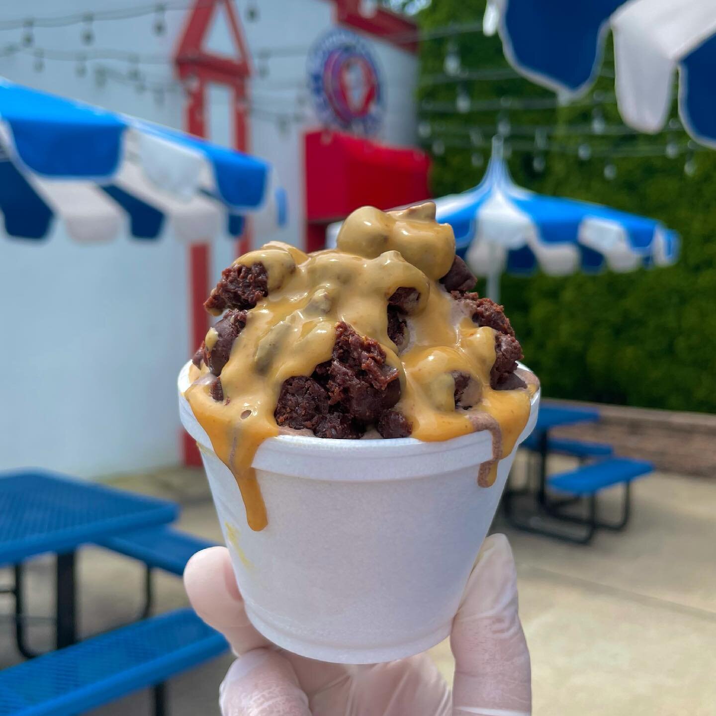 Dream combo, peanut butter &amp; brownie dough bites 🤤
Open 11-10pm tonight!
&bull;
&bull;
&bull;

#icecream #love #yum #icecreamaddict #icecreamlover #smallbiz #smallbusiness #shopsmall #shoplocal #newjersey #newjerseyfood #newjerseyfoodie #nj #njf