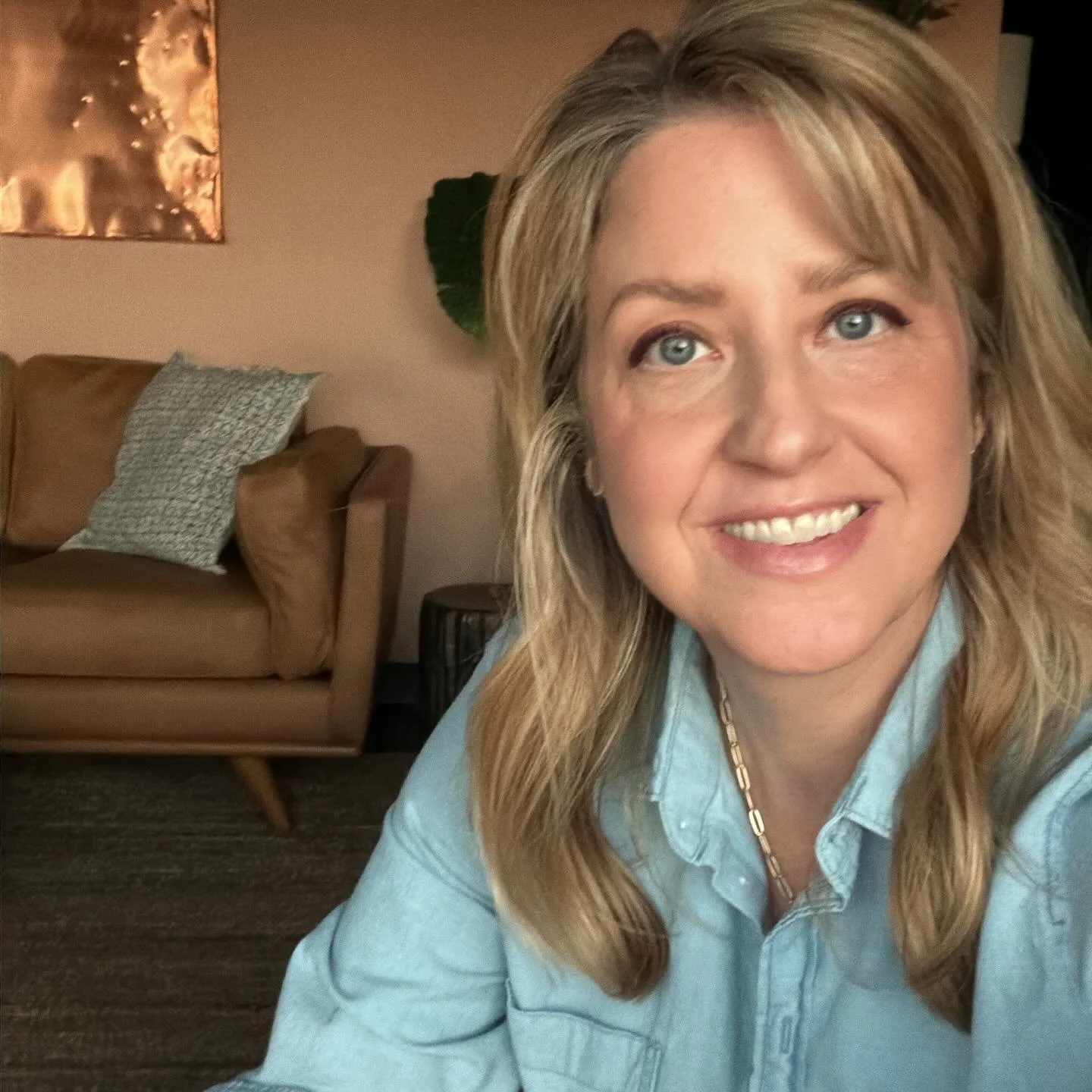 Helloooo &amp; welcome, especially all the new folks here! This account doubled in the last week, so I wanted to say hi &amp; thank you for being interested in Classical Chinese medicine. 

I&rsquo;m a senior student of @anncecilsterman &amp; complem