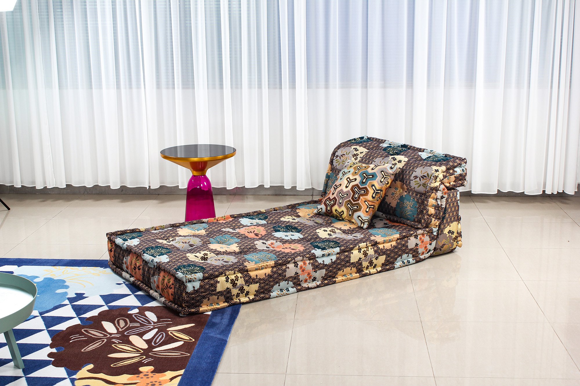 Mah Jong Kenzo sofa replica pink