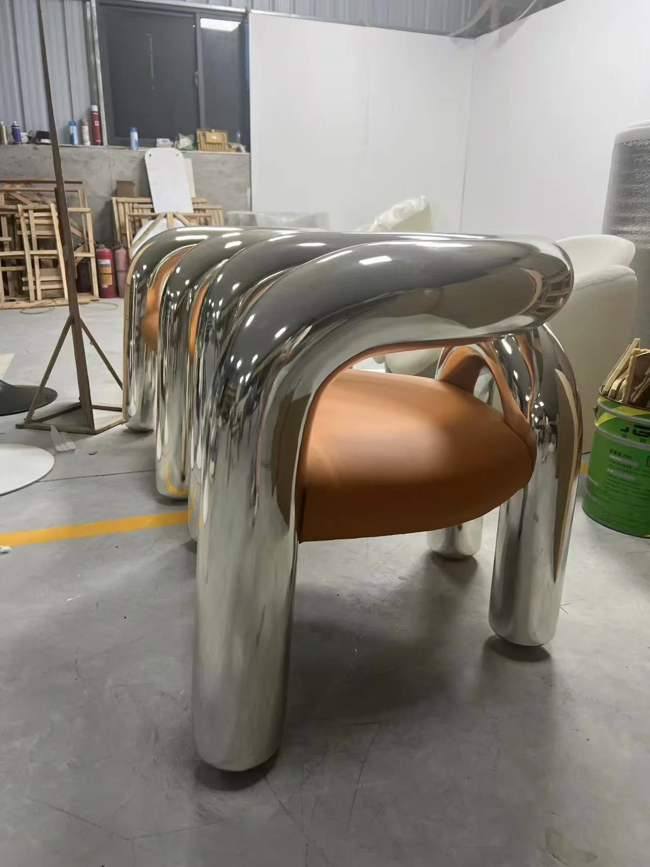 Neotenic Lounge chair chrome leather seat