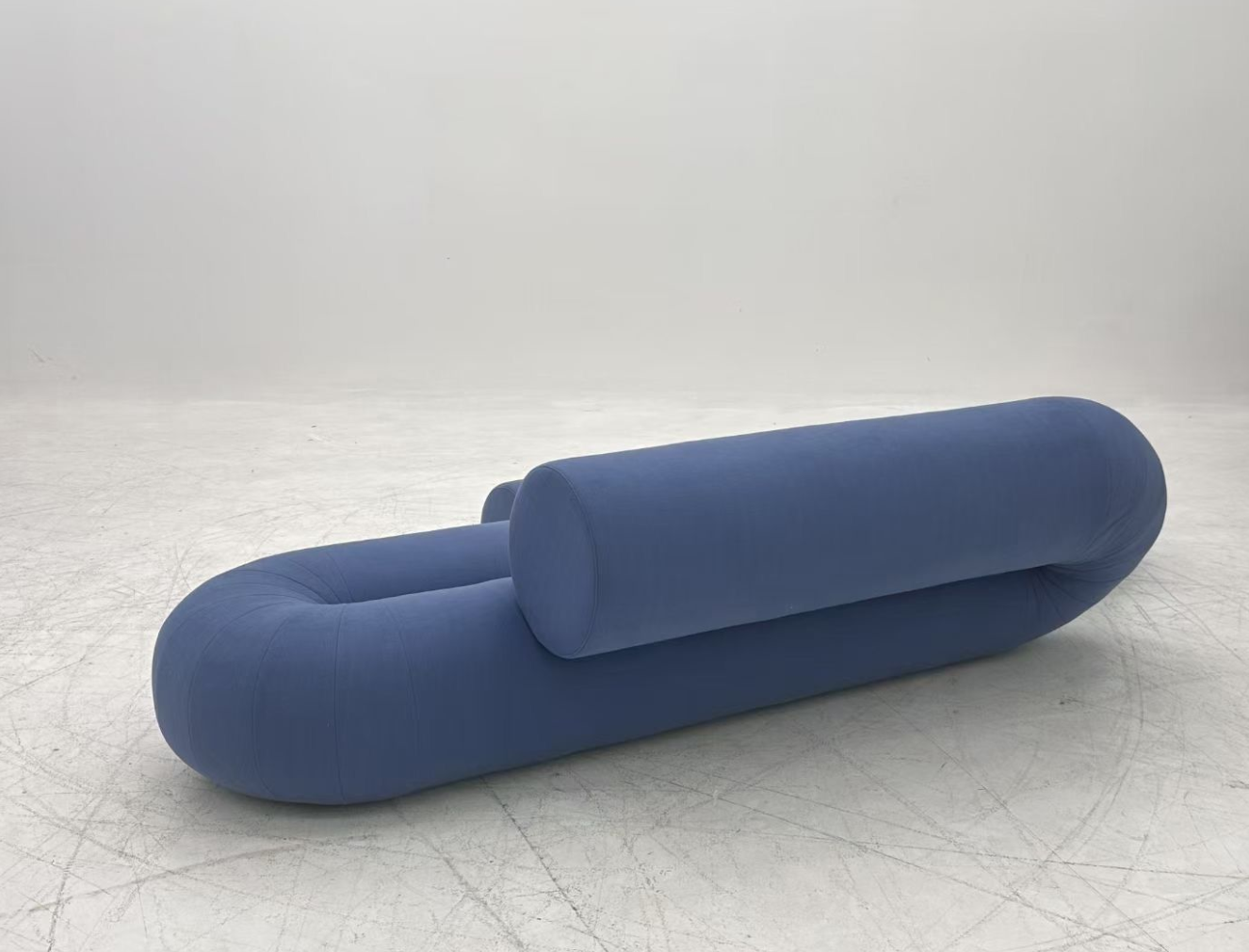 Serptentine sofa Dante replica