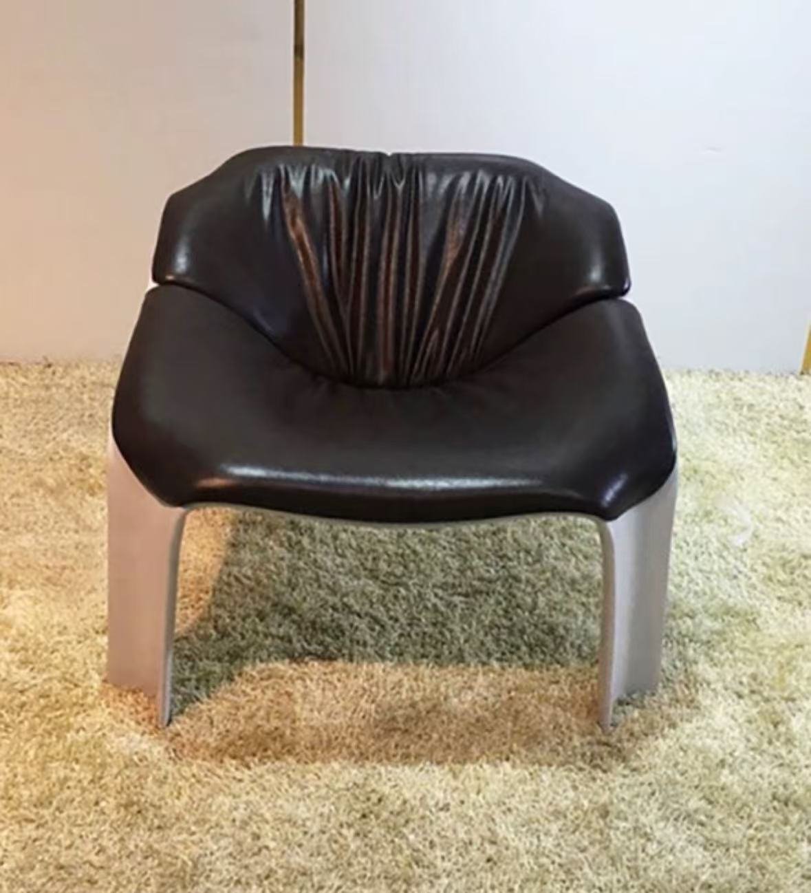 F300 Lounge Chair