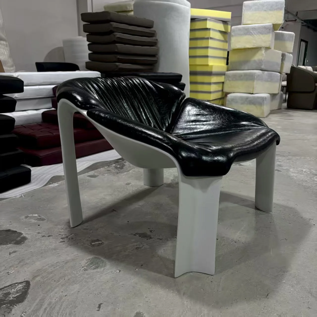 F300 Lounge Chair
