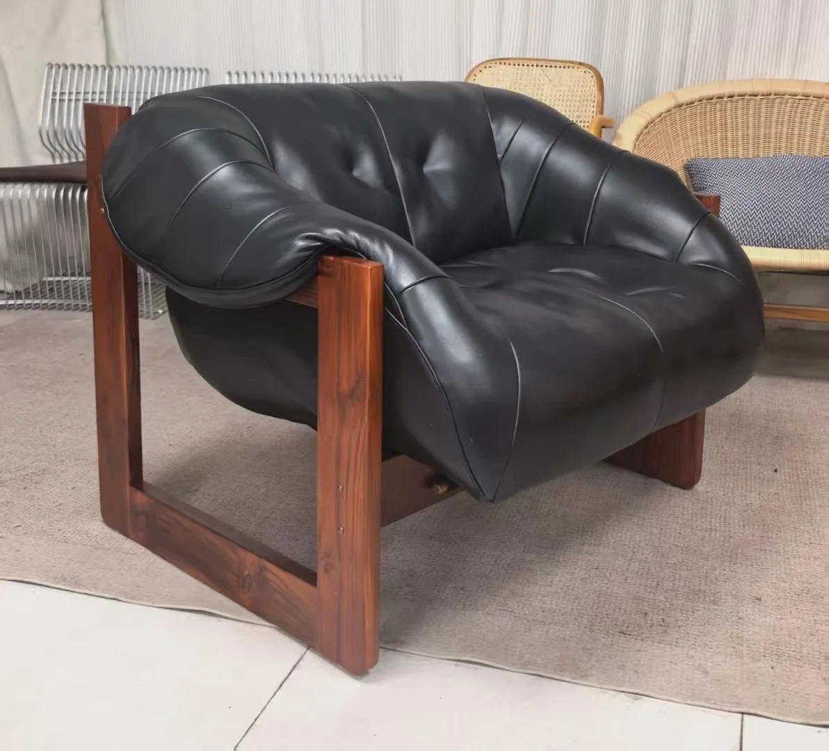 MP-97 Lounge Chairs Lafer black leather