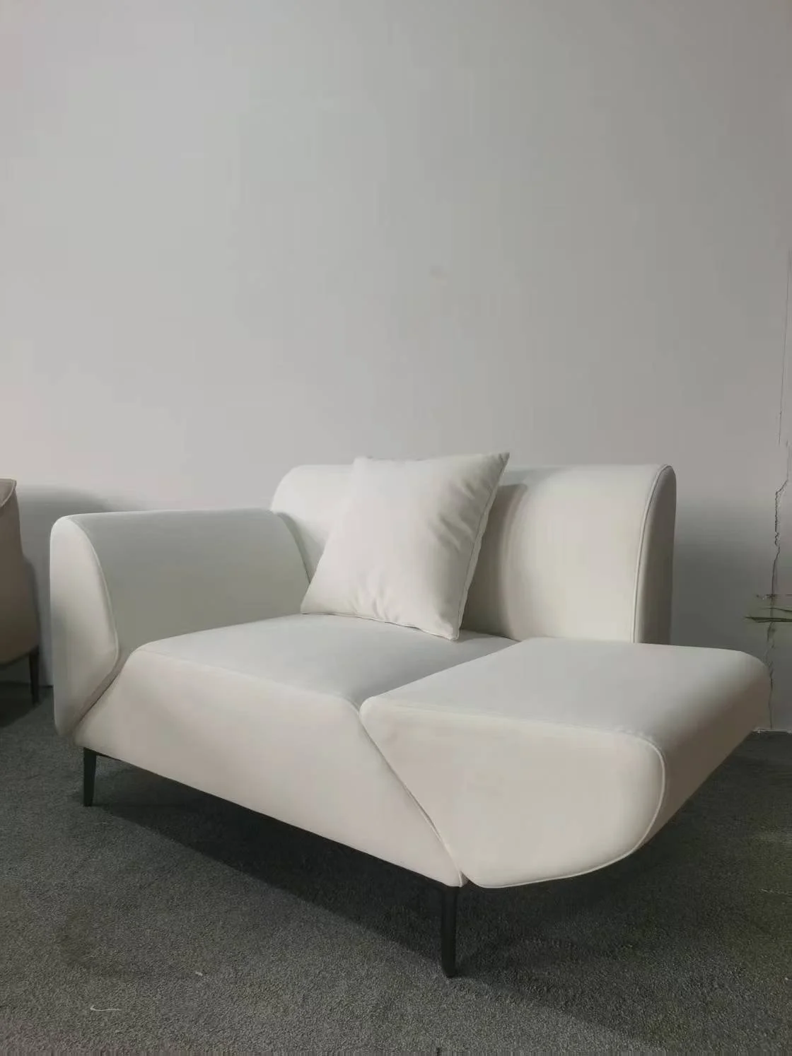 Pacific pure chair Jori replica