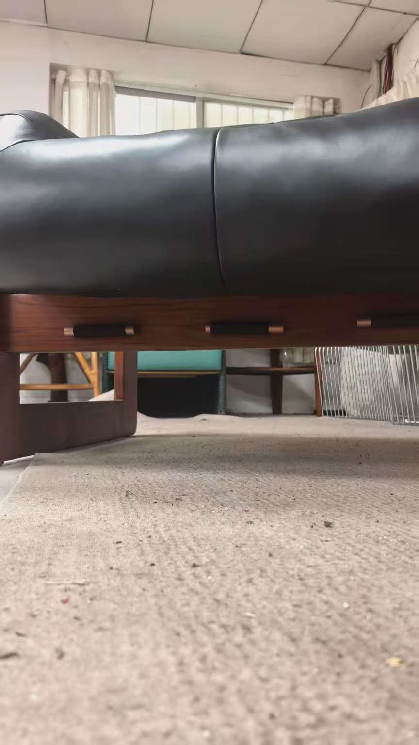 MP-97 Lounge Chairs Lafer black leather