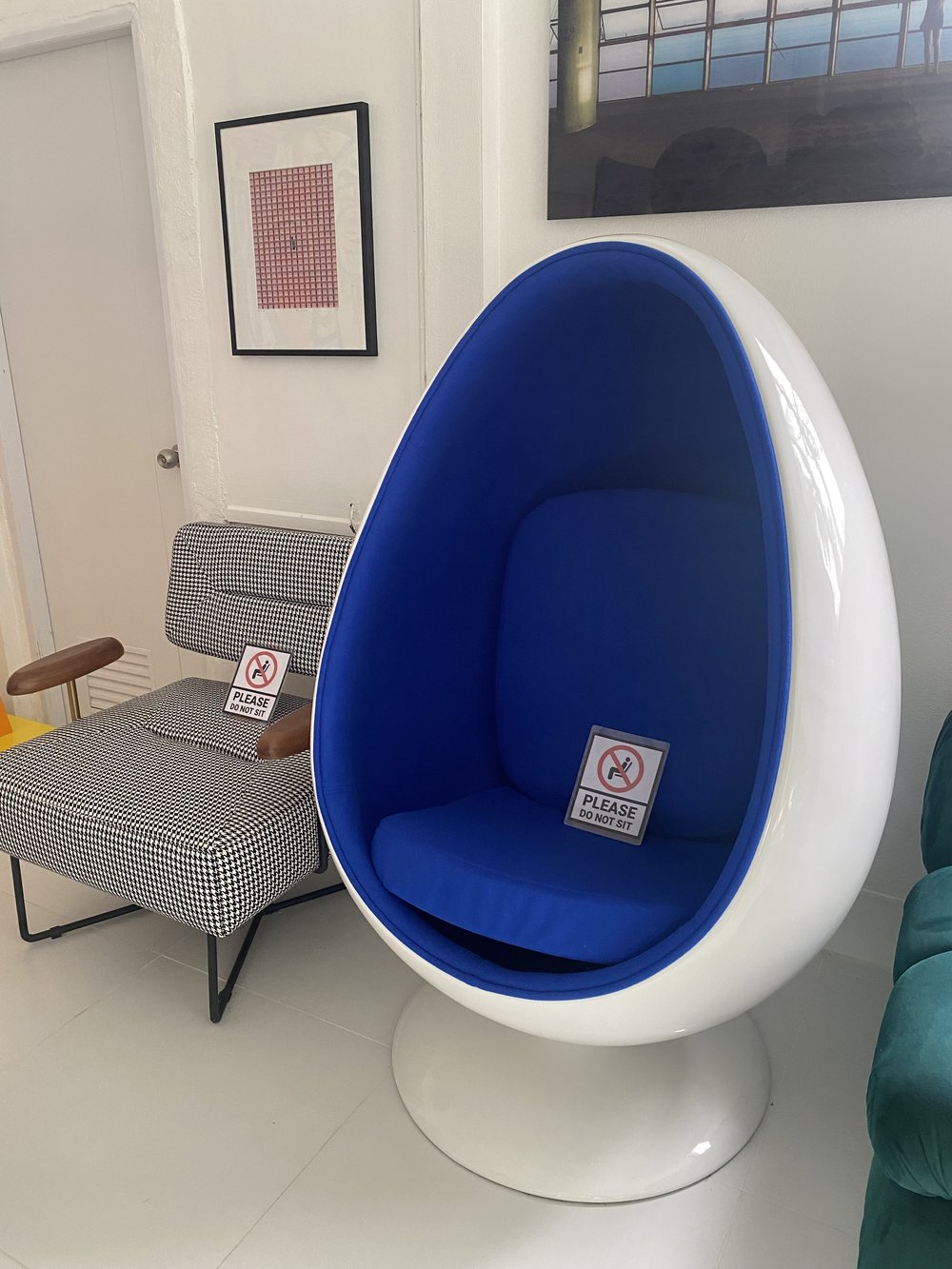 Eero Aarnio Egg pod chair