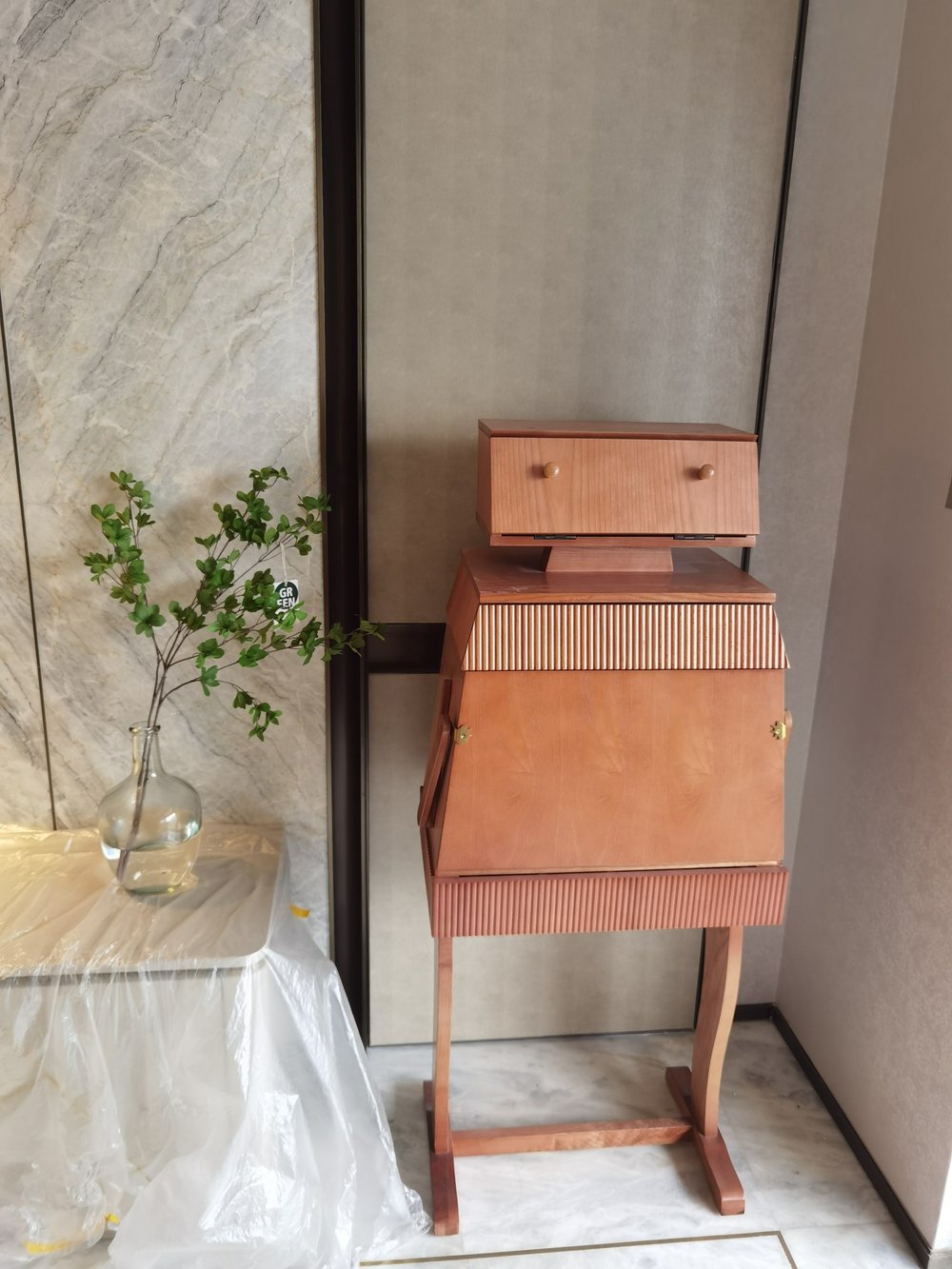Robot bar cabinet outlet