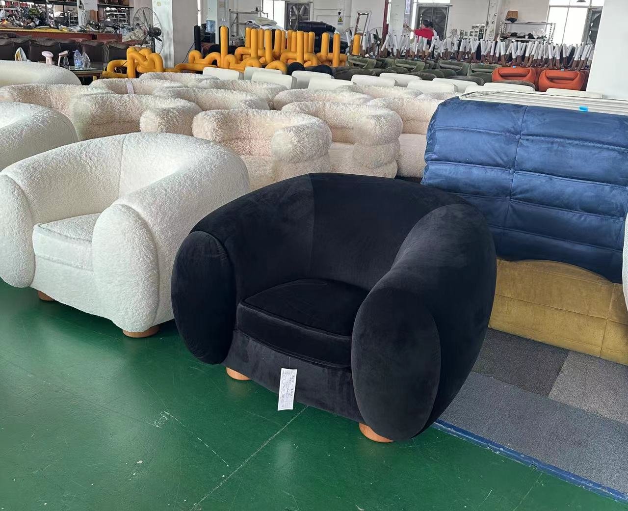 Ours Polaire armchair replica black