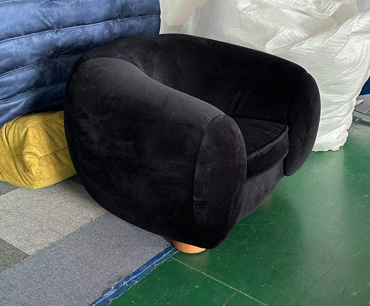 Ours Polaire armchair replica black