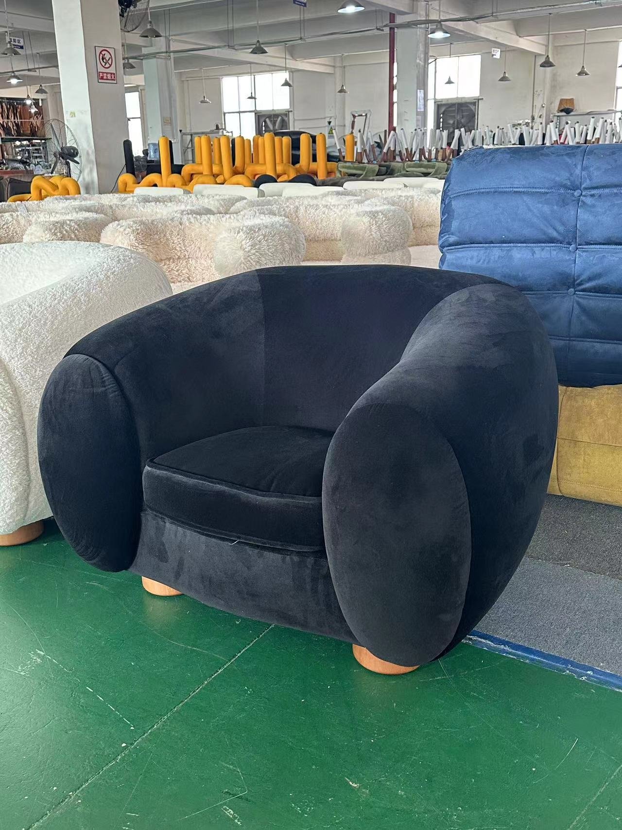 Ours Polaire armchair replica black