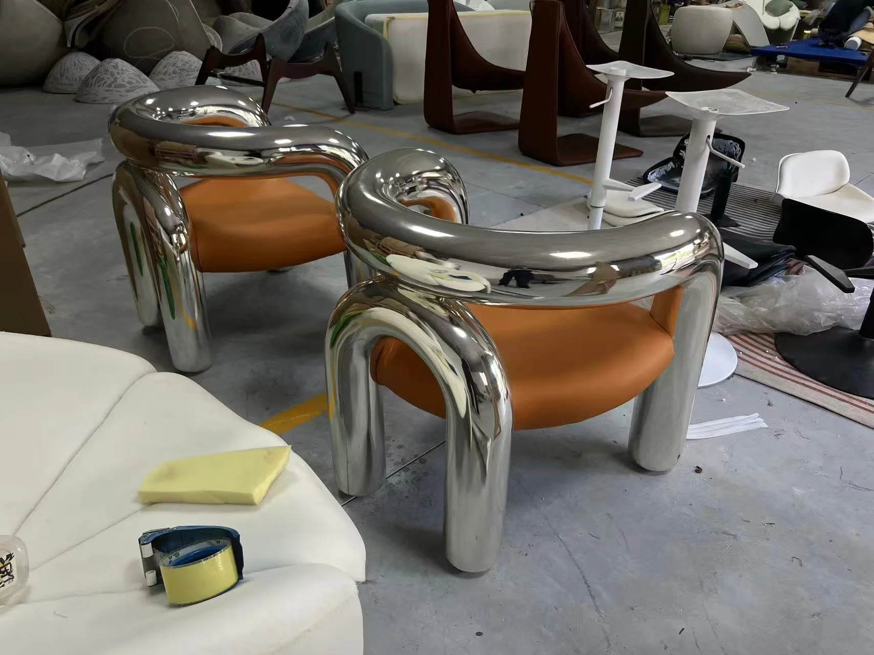 Neotenic Lounge chair chrome leather seat