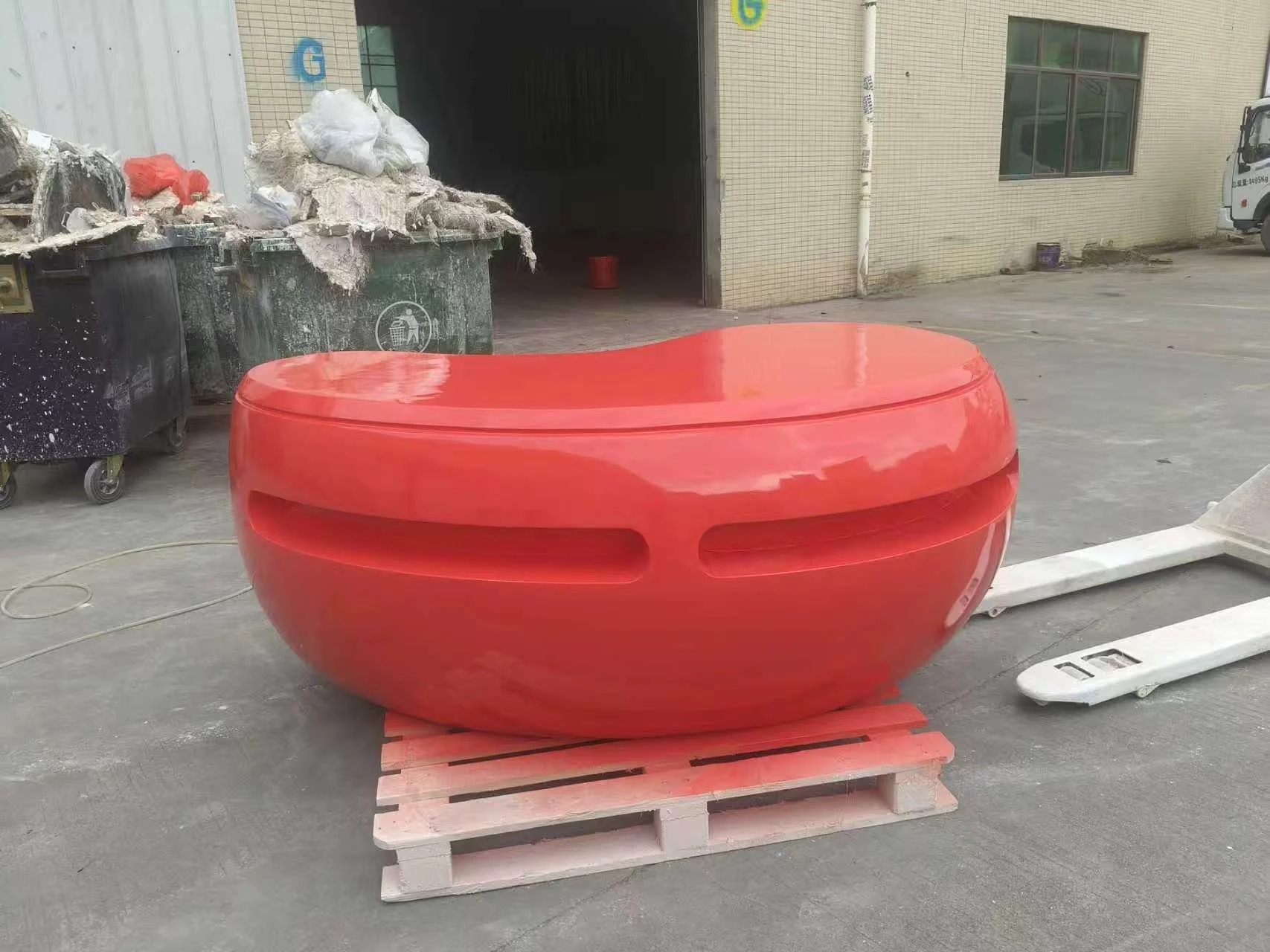 Boomerang Desk Calka replica dupe red color