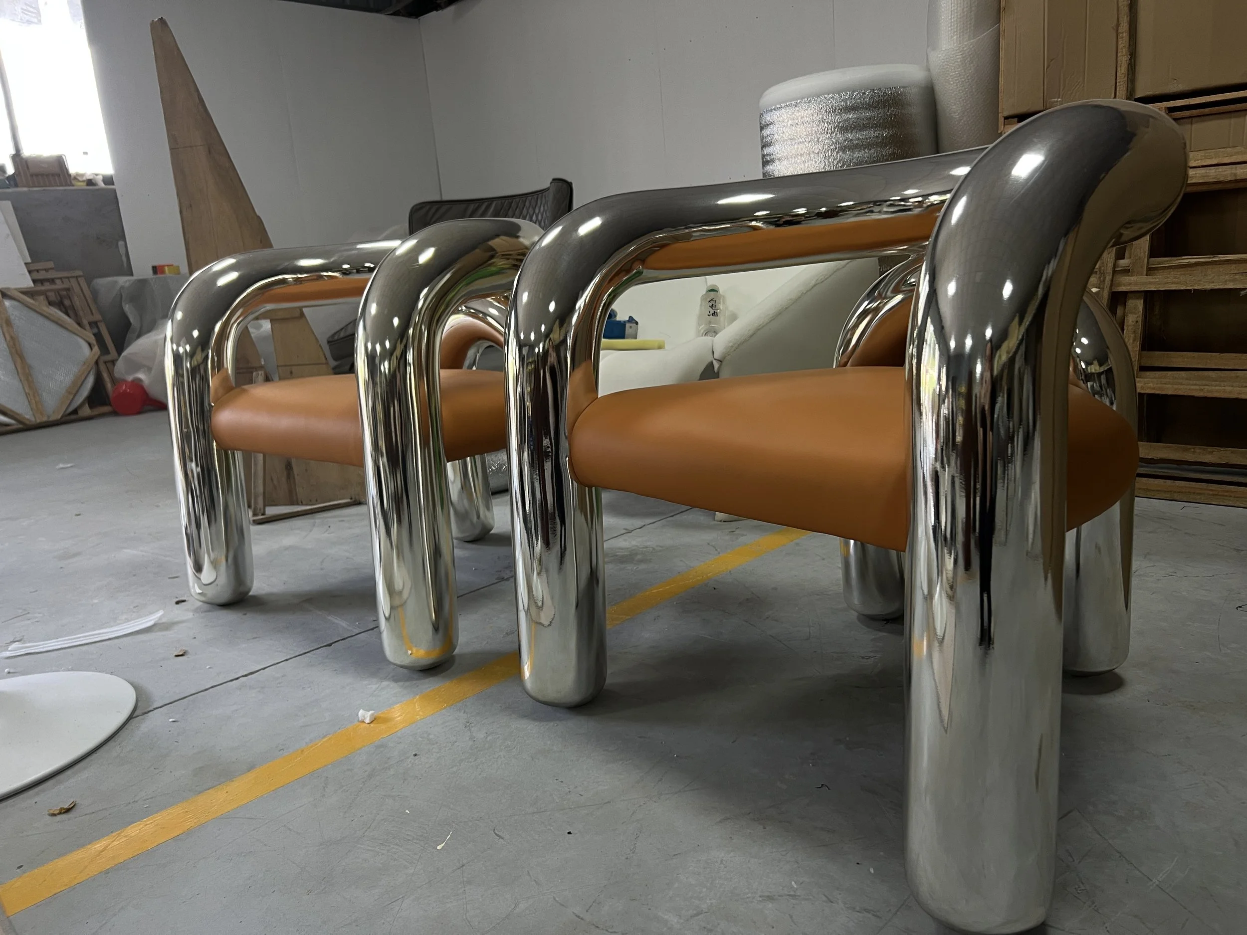 Neotenic Lounge chair chrome leather seat