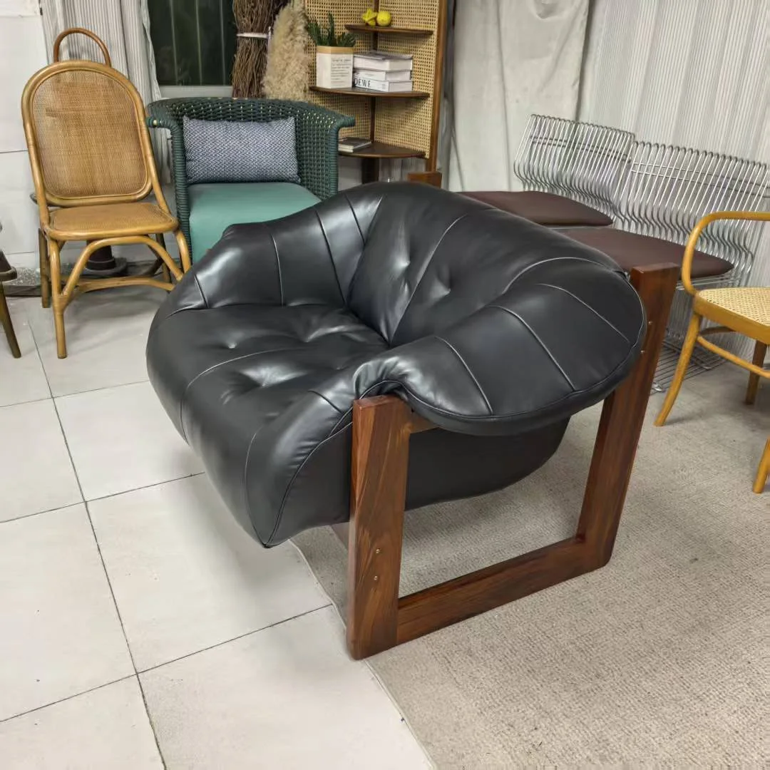 MP-97 Lounge Chairs Lafer black leather