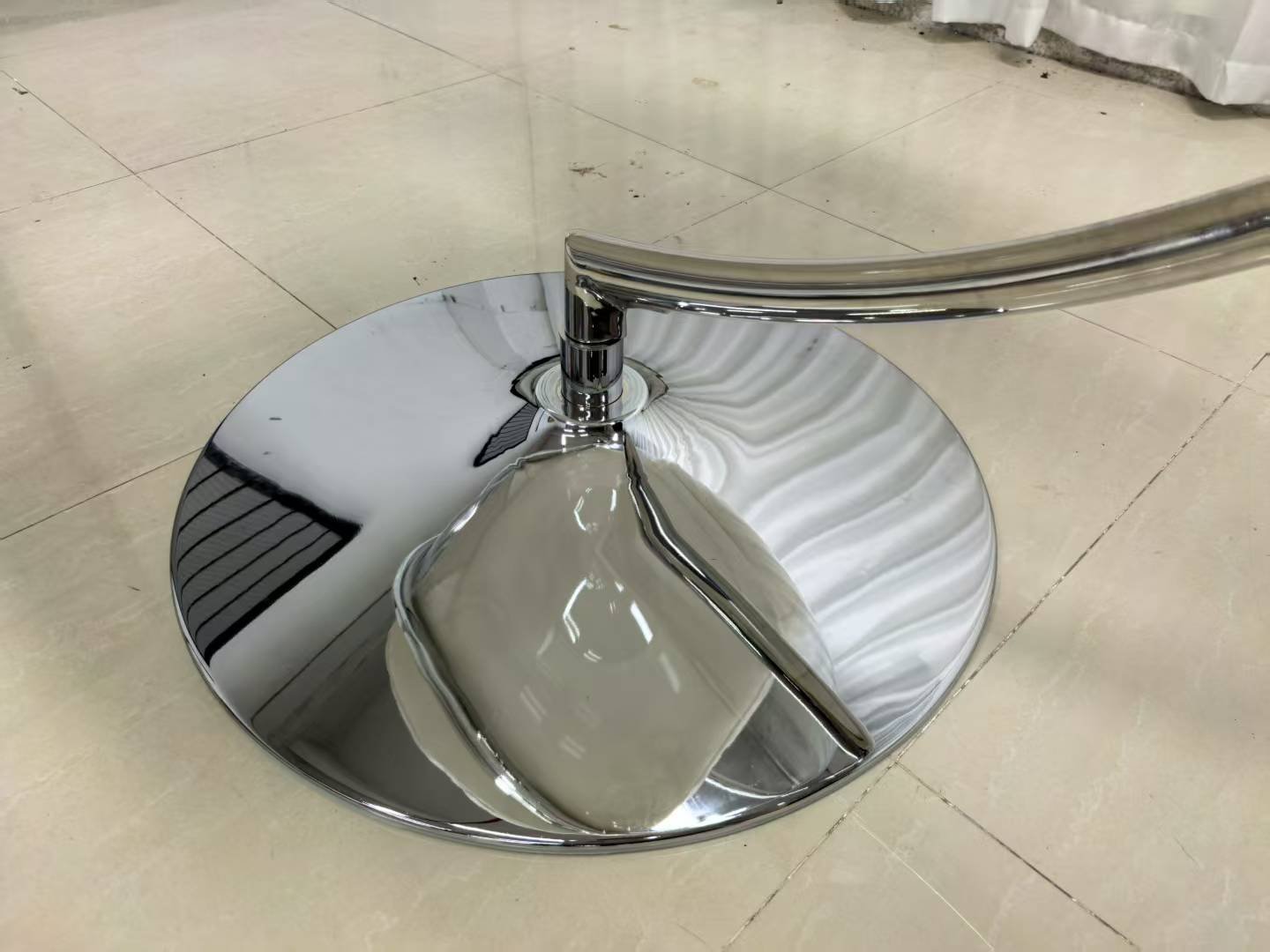 Mid-Century Bubble Chair with Stand replica