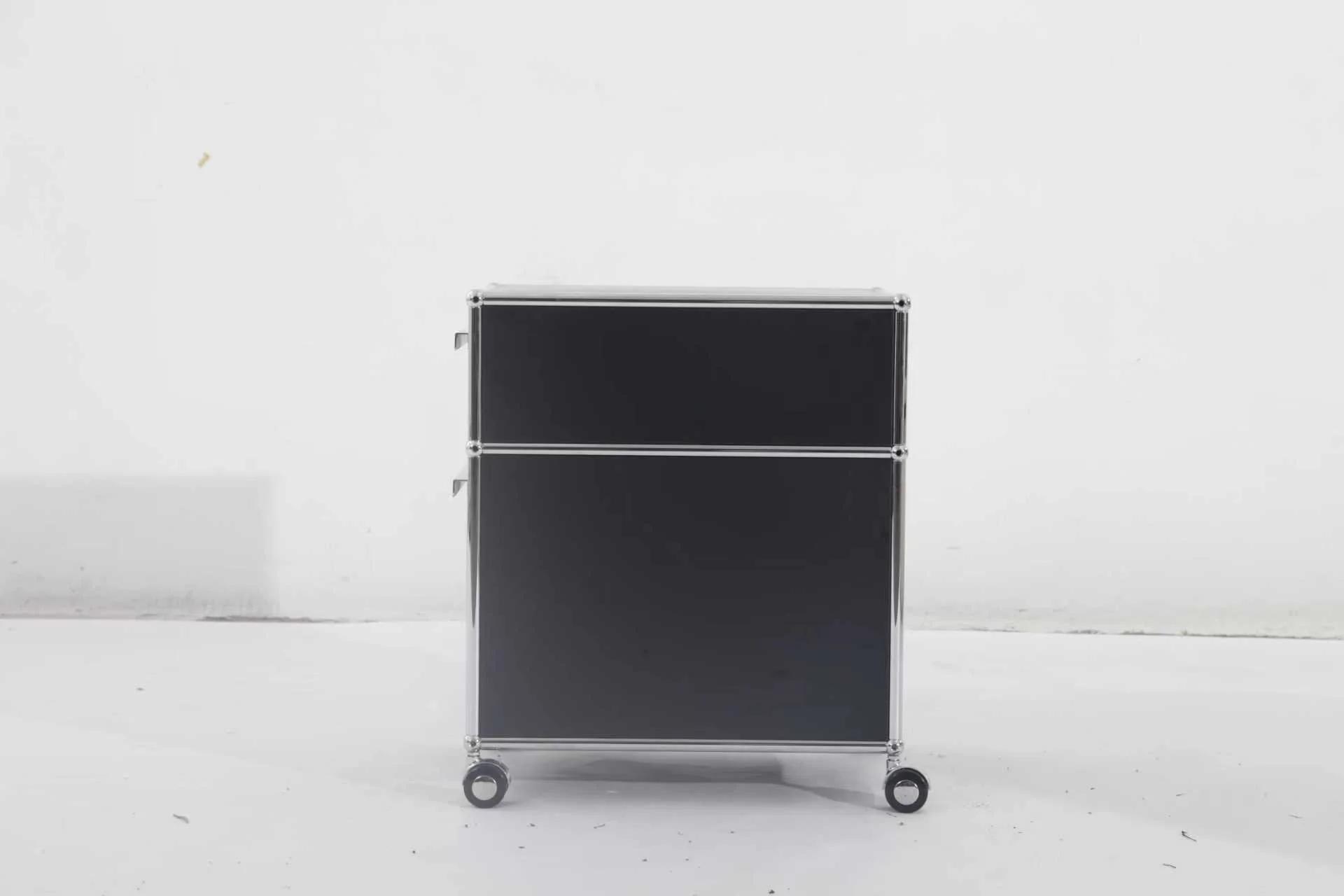 USM Haller cabinet replica