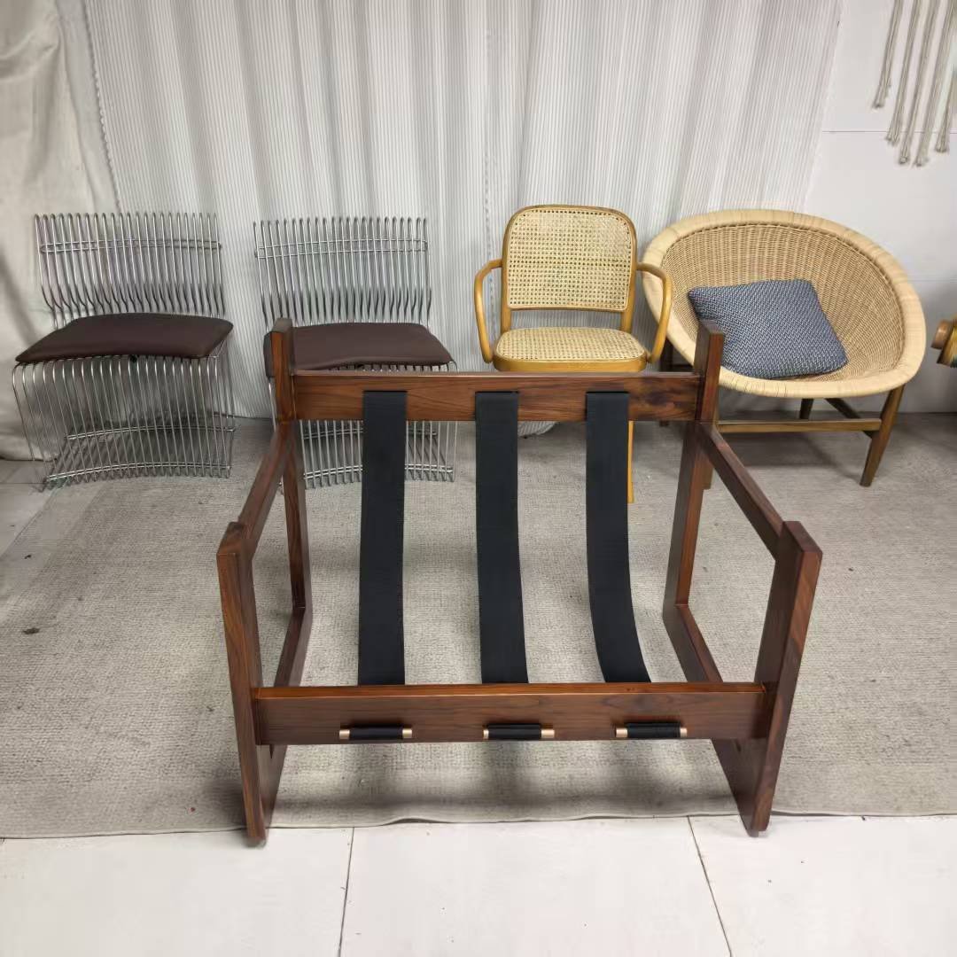 MP-97 Lounge Chairs Lafer black leather