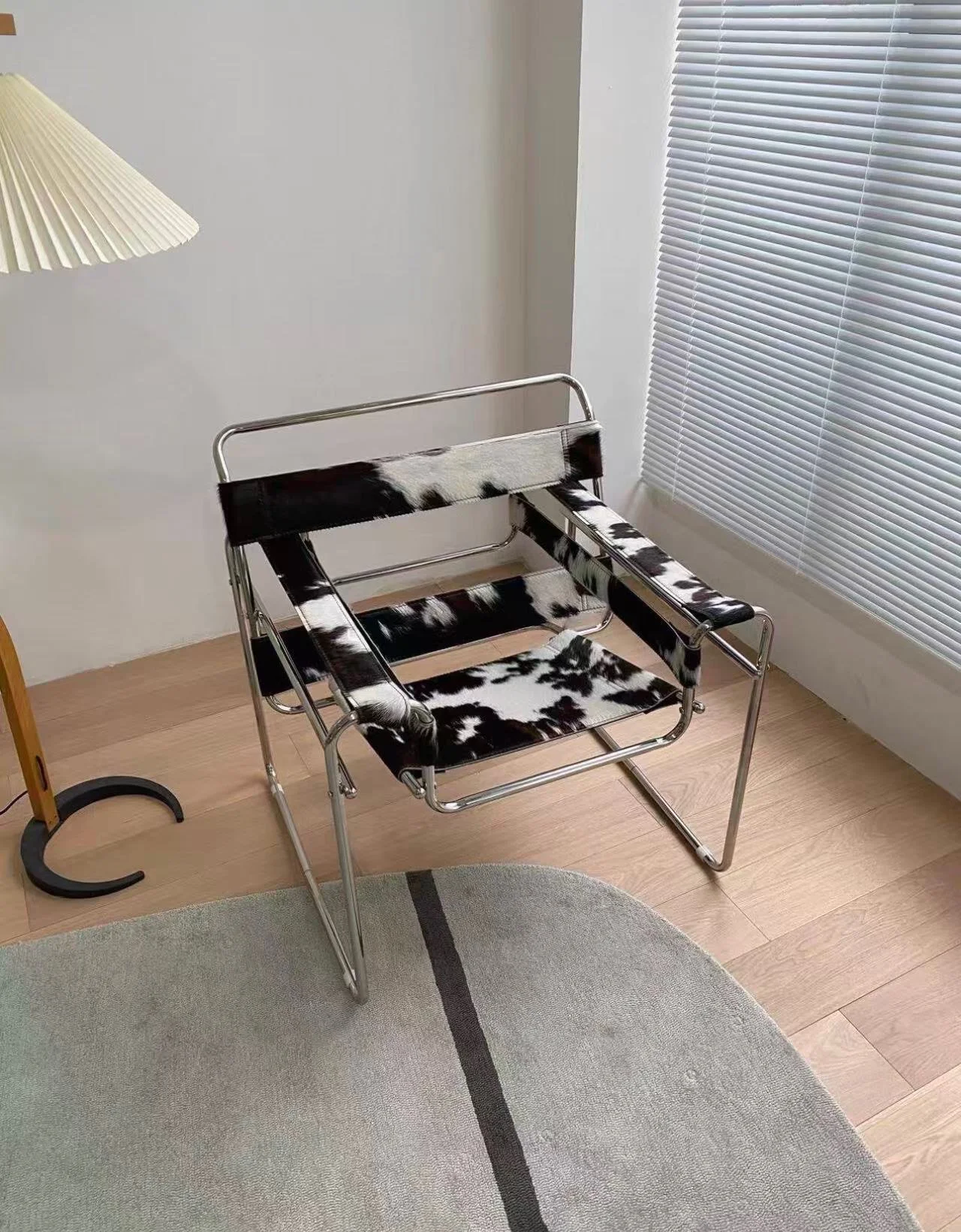 Wassily Chair dupe cow animal skin
