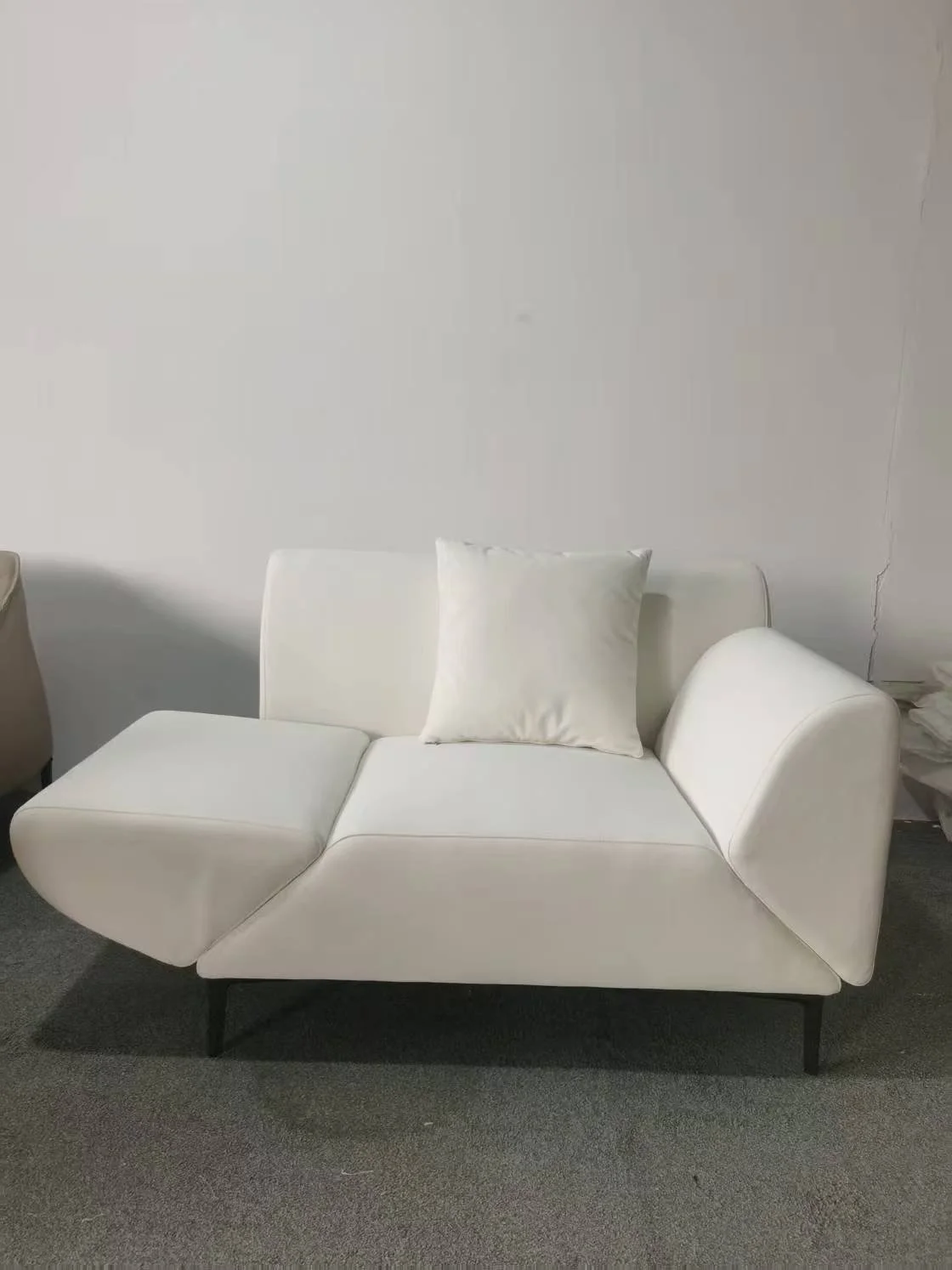 Pacific pure chair Jori replica