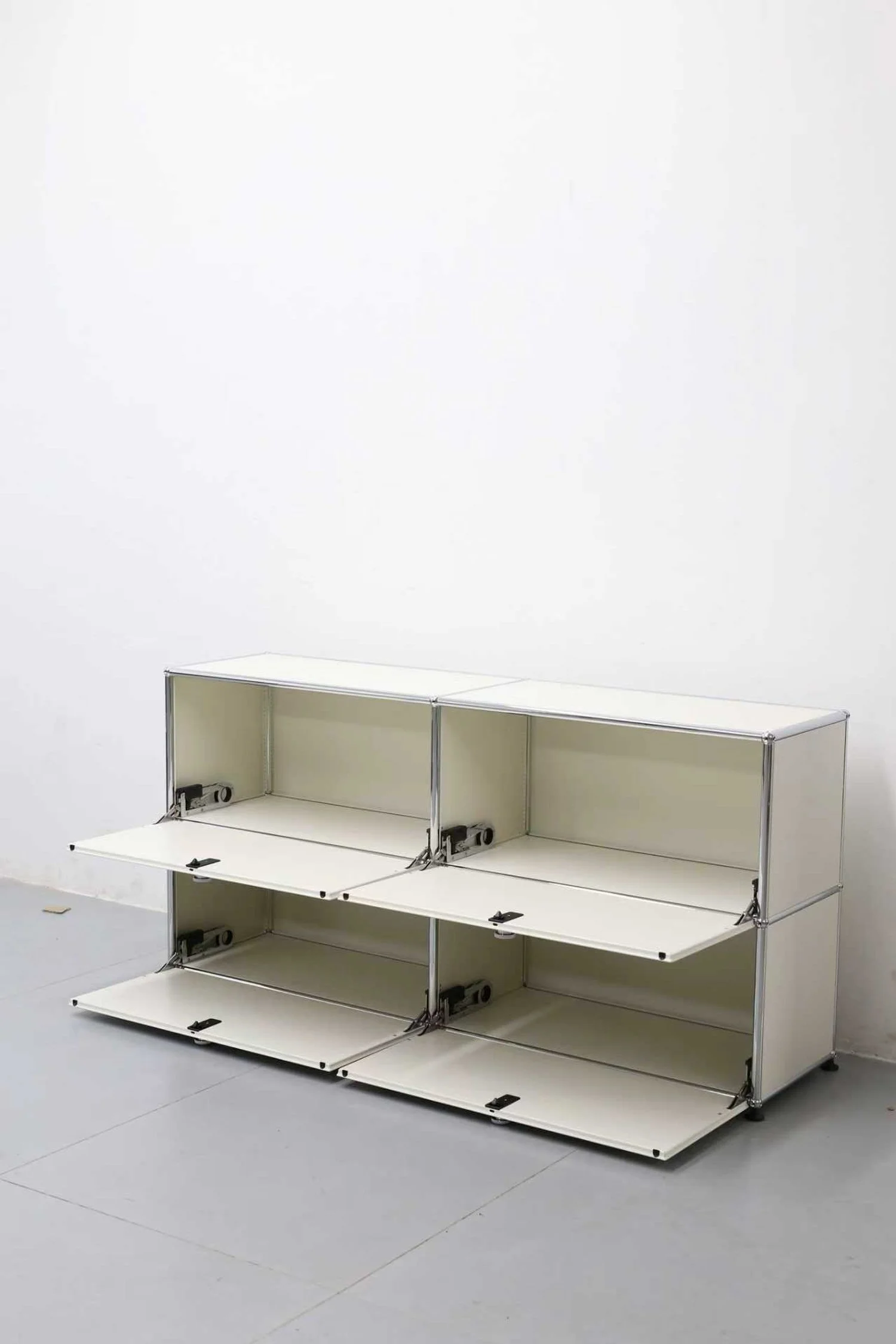 USM Haller cabinet replica