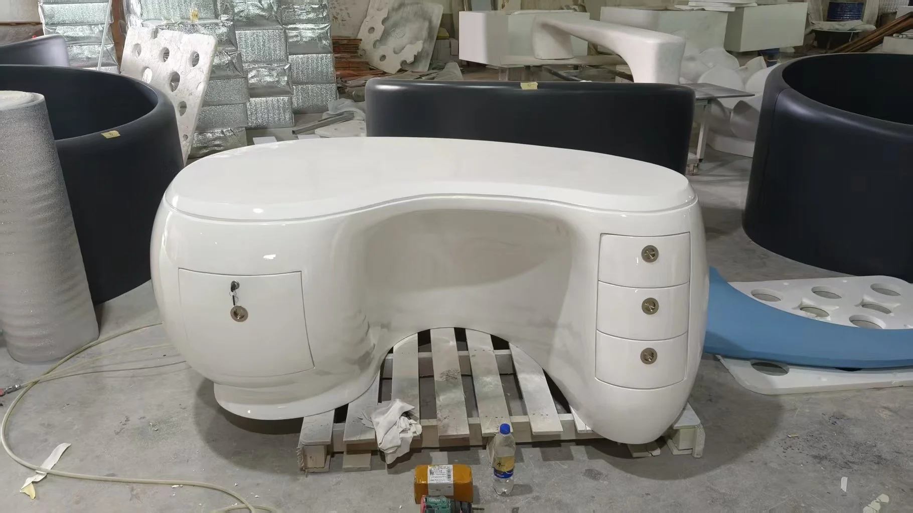 Boomerang Desk Calka replica dupe