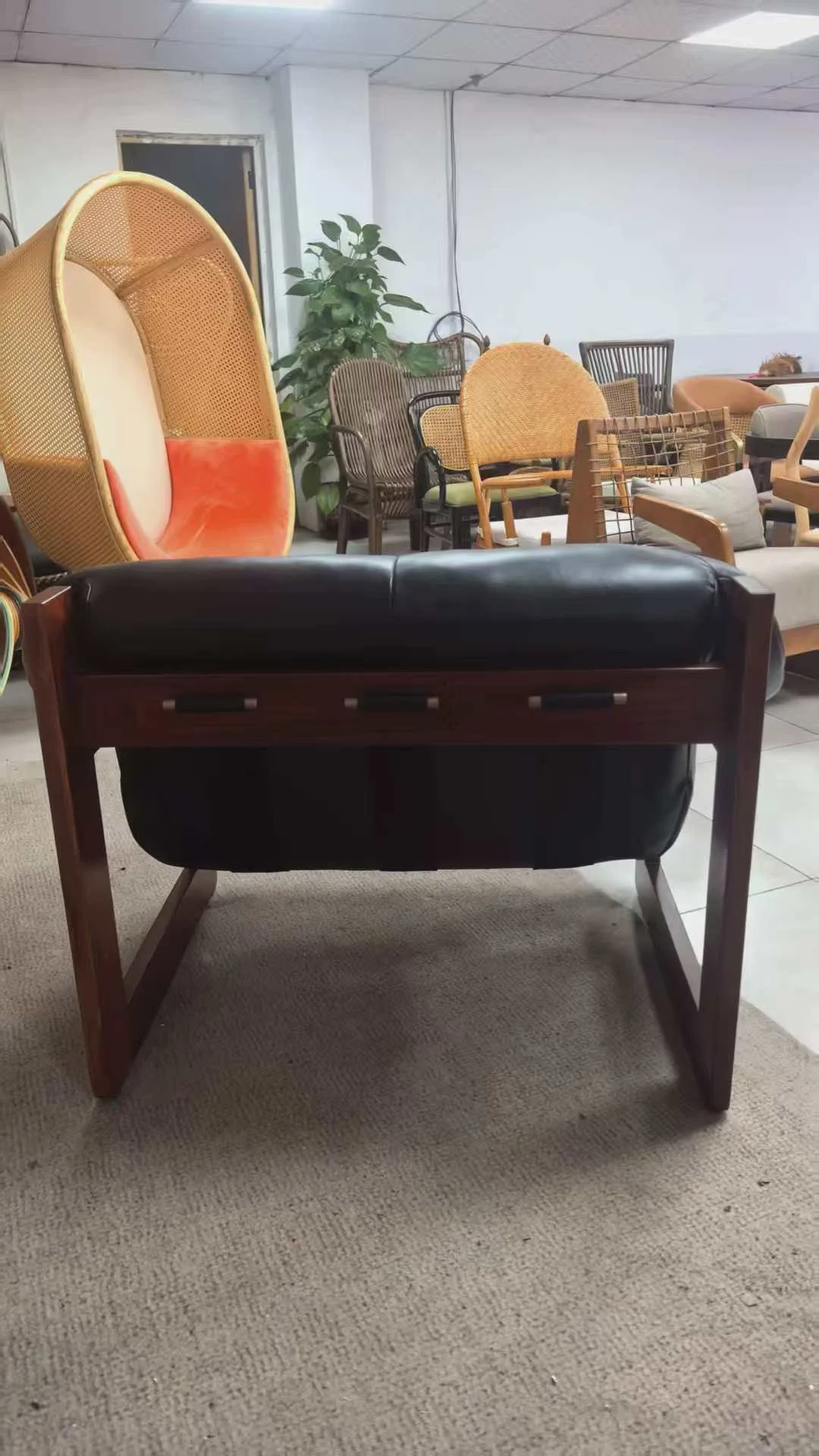 MP-97 Lounge Chairs Lafer black leather