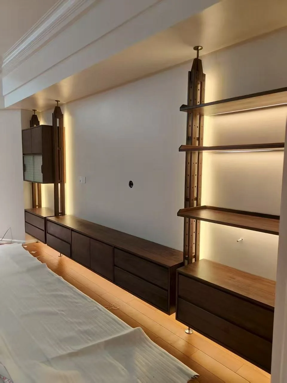 LB7 Three-Bay Bookcase replica