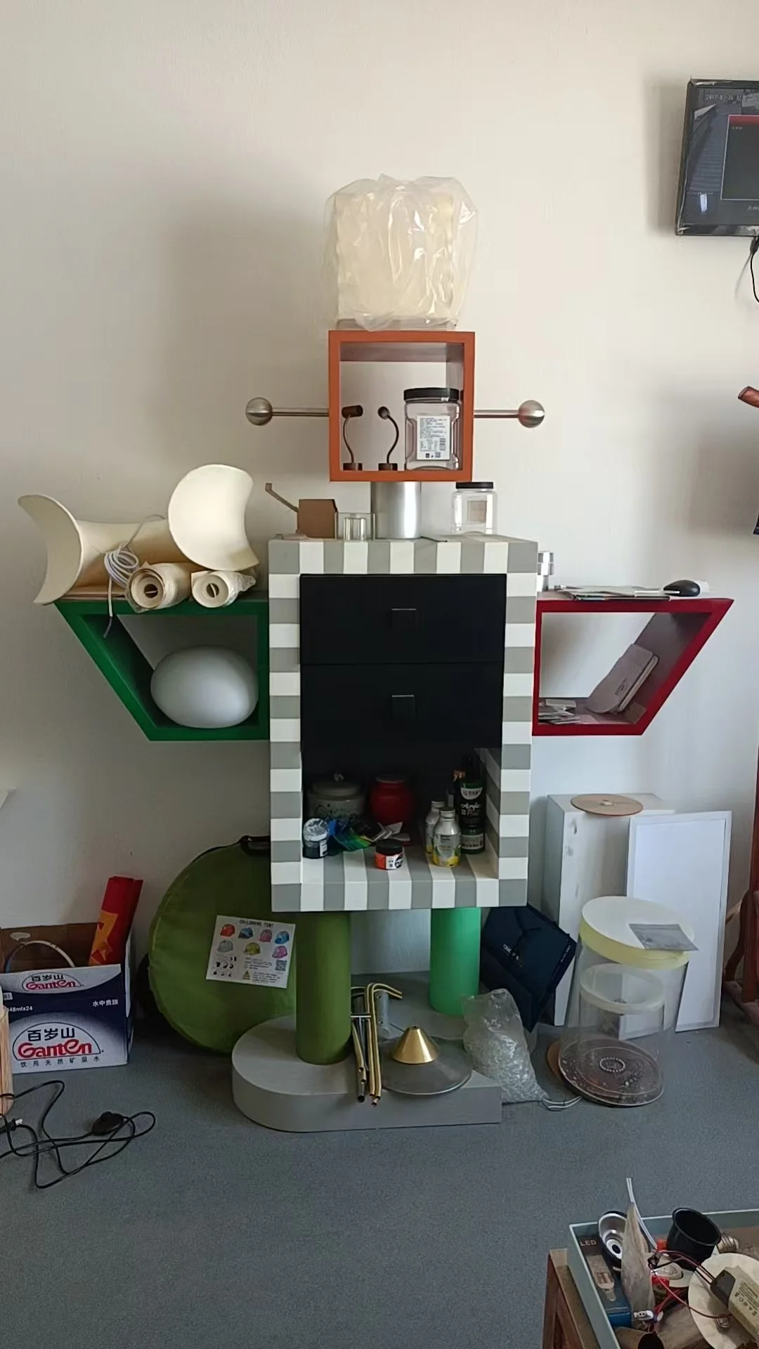 Ginza Wooden Robot memphis design dupe