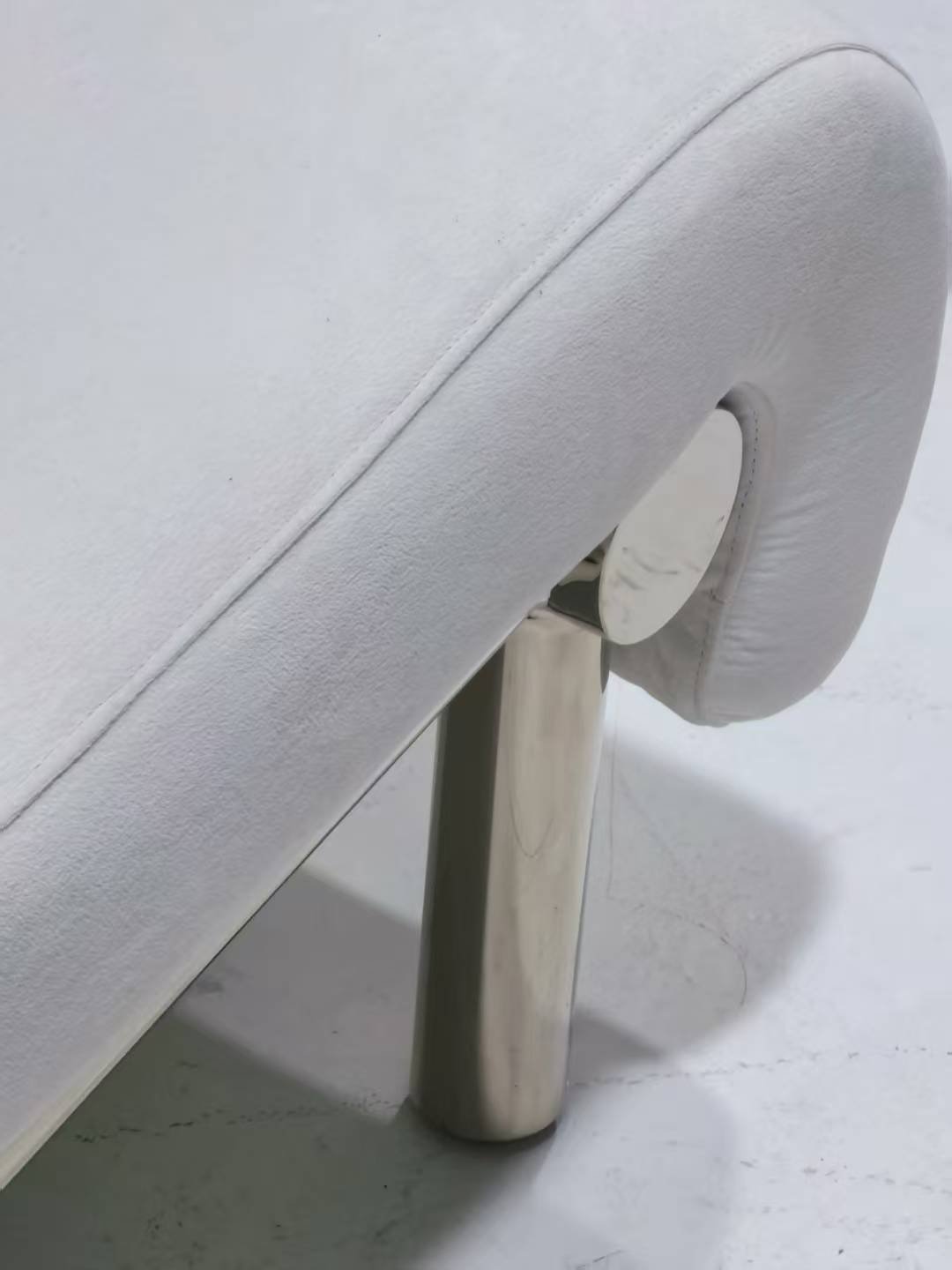 Melt lounge chair white