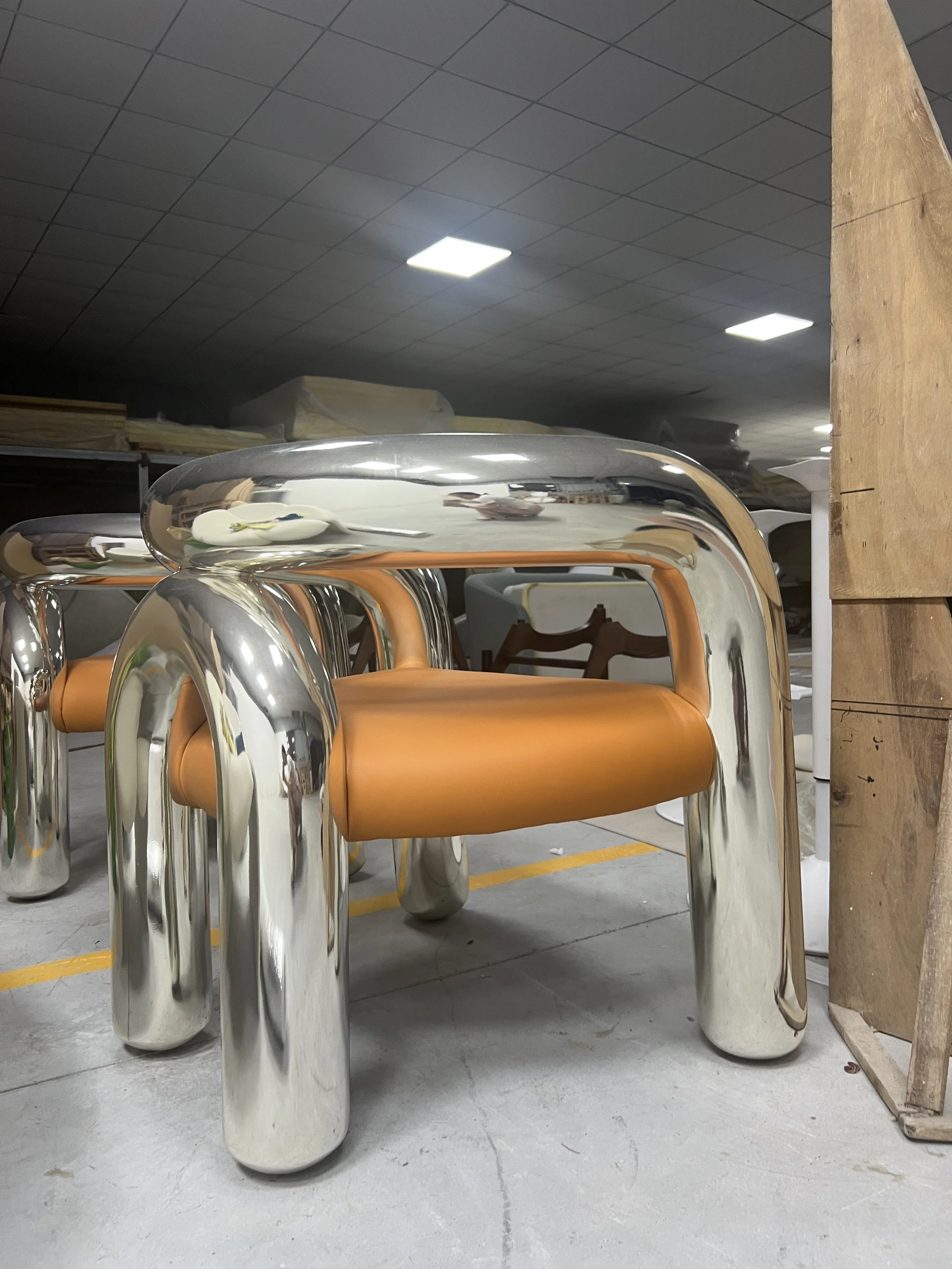 Neotenic Lounge chair chrome leather seat