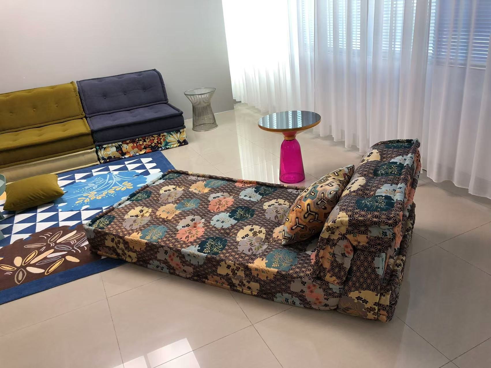 Mah Jong Kenzo sofa replica pink