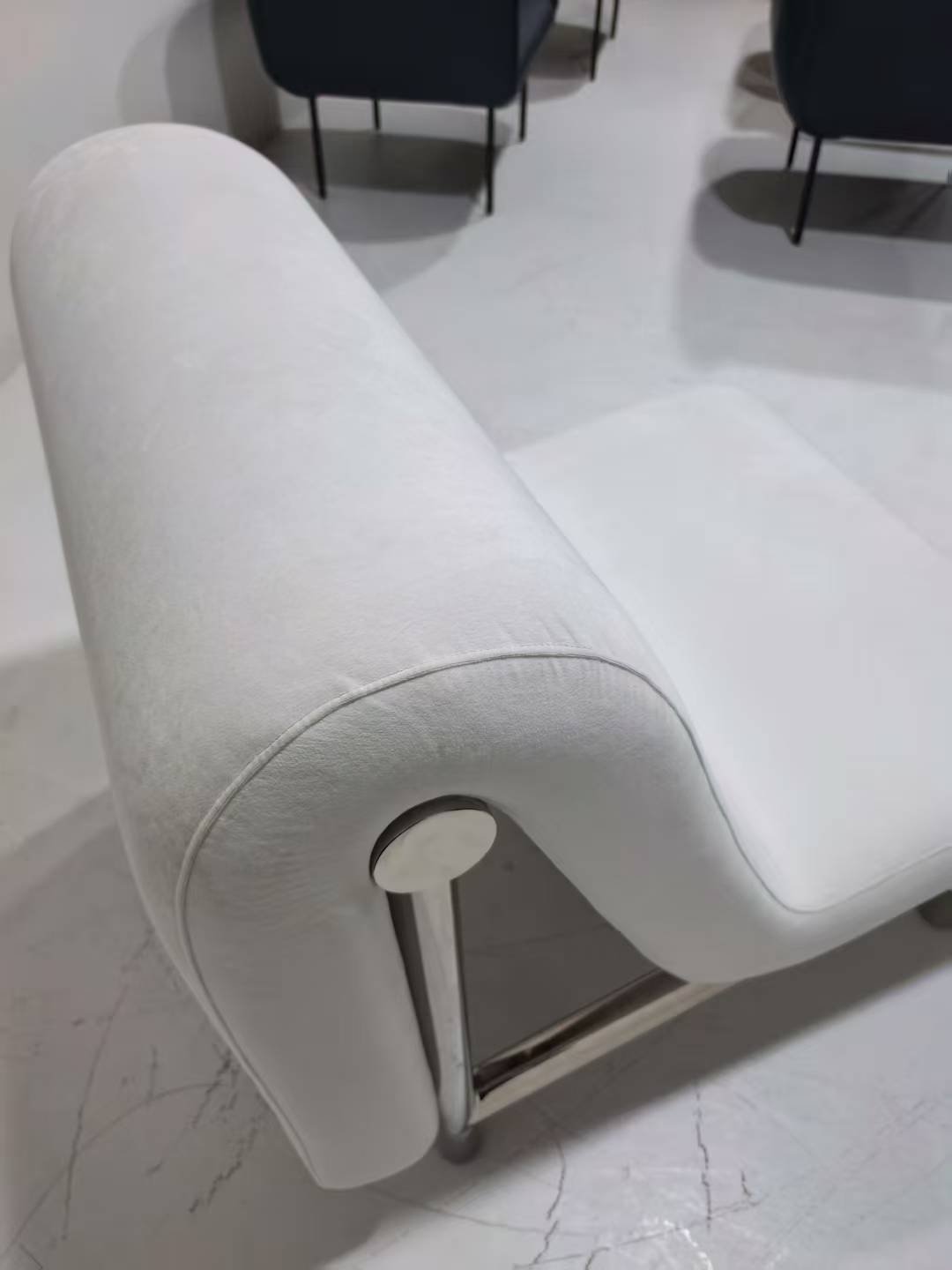 Melt lounge chair white