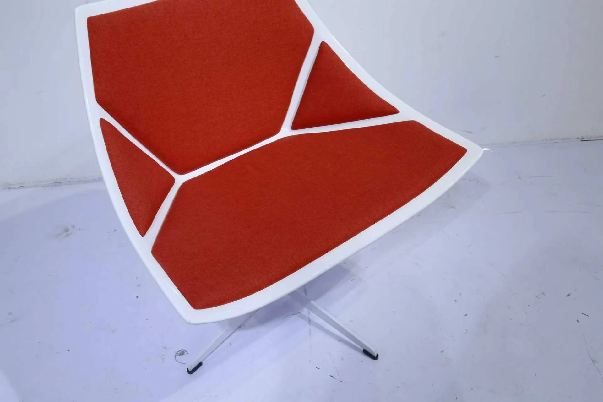 Space lounge chair Fritz Hansen dupe